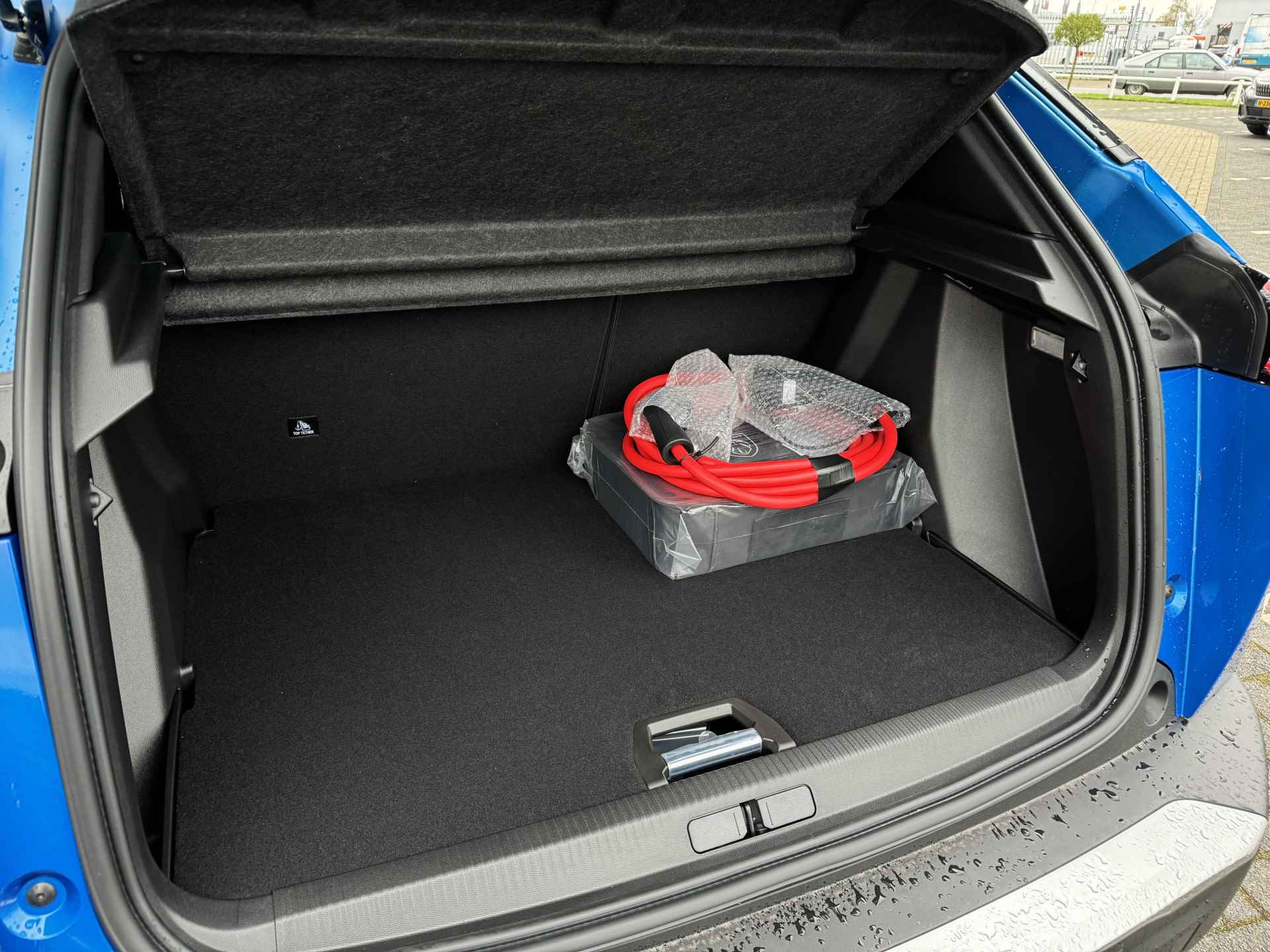 Peugeot e-2008 EV GT 50 kWh | Schuif/Kantel dak | Camera | Sensoren V/A | ACC | Stoelverwarming | Keyless | Navi | Carplay - 18/45