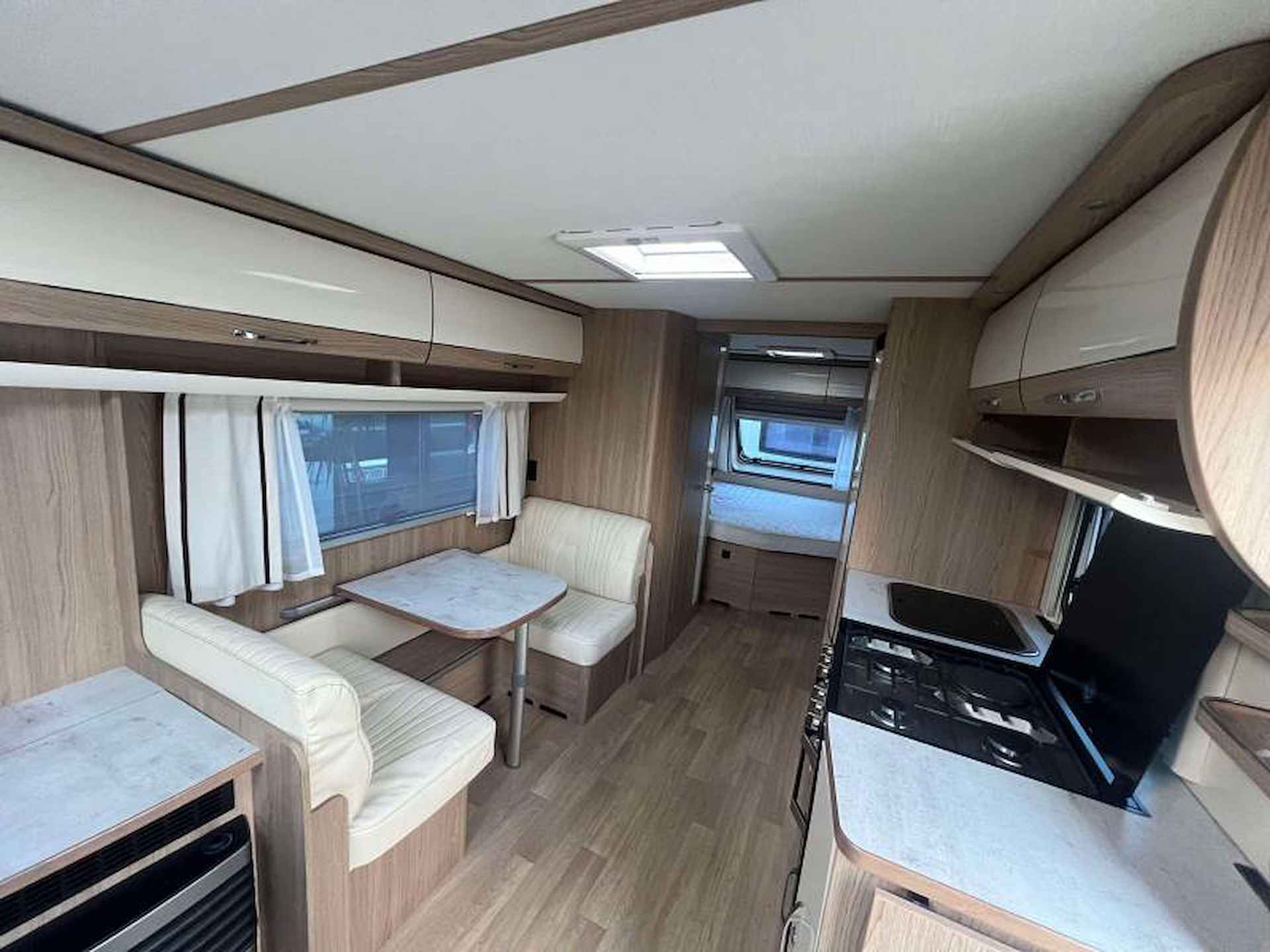 LMC Exquisite 655 VIP Keurige caravan - 8/18