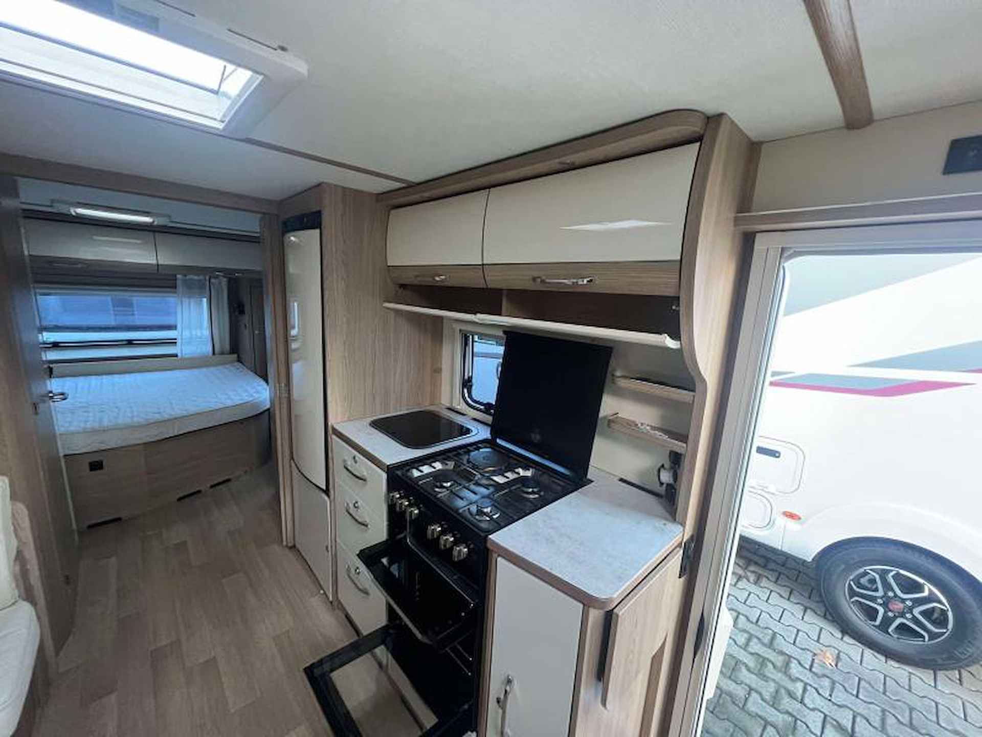 LMC Exquisite 655 VIP Keurige caravan - 11/18