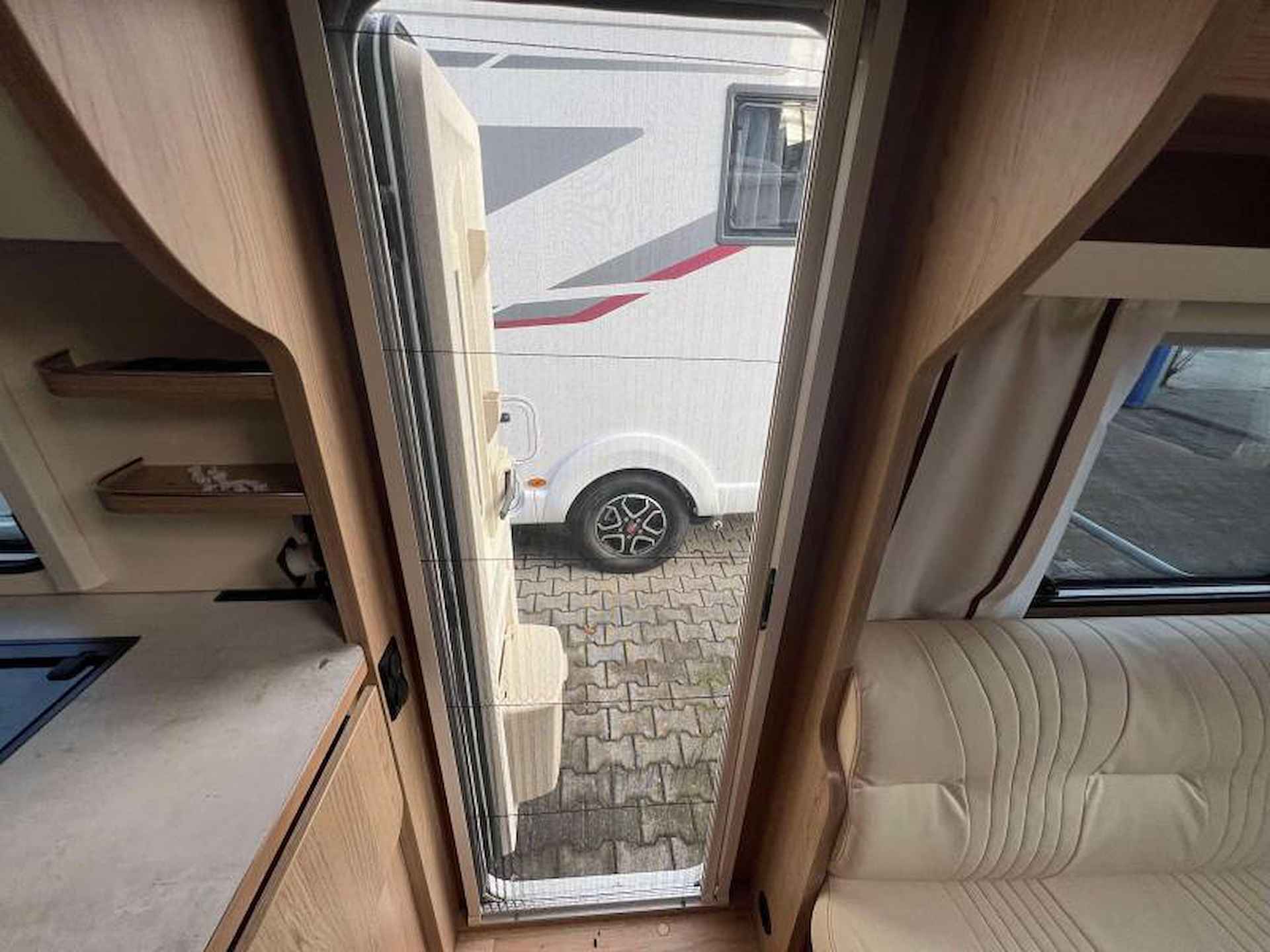 LMC Exquisite 655 VIP Keurige caravan - 18/18