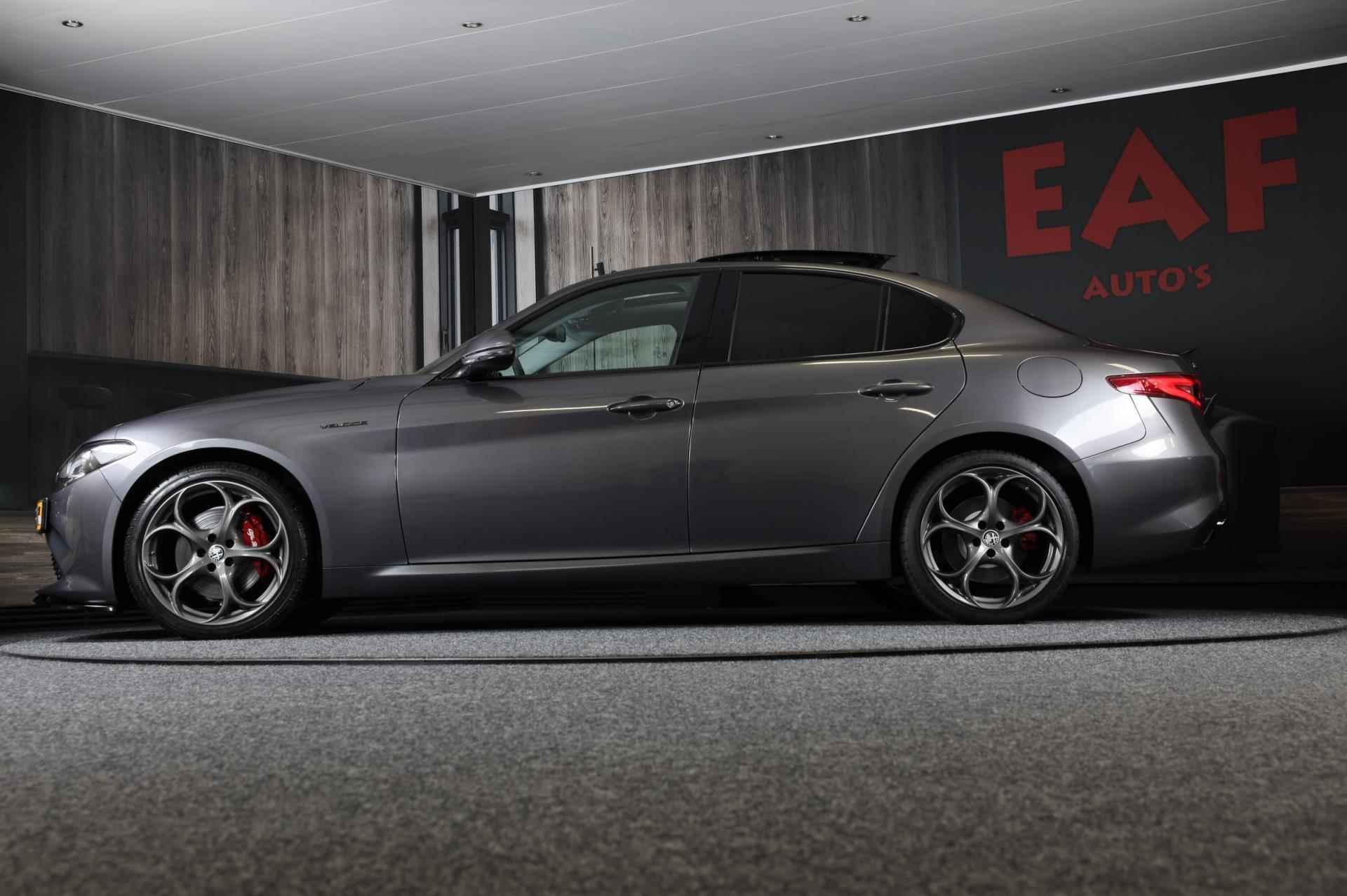 Alfa Romeo GIULIA 2.0 T AWD Veloce / 280 PK / AUT / Leder Interieur / HK / Elek Stoelen / Camera / Navi / Ecc / Led / Pdc / 19 In - 7/54