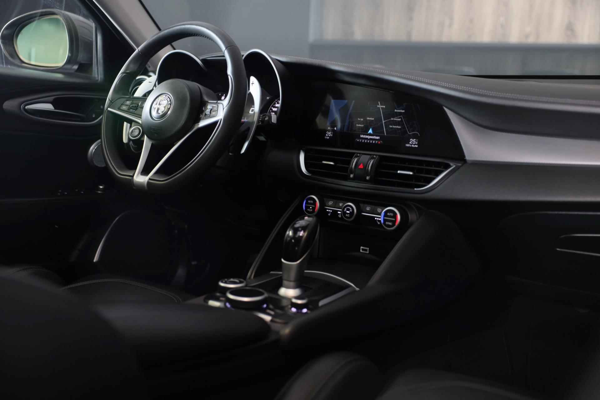 Alfa Romeo GIULIA 2.0 T AWD Veloce / 280 PK / AUT / Leder Interieur / HK / Elek Stoelen / Camera / Navi / Ecc / Led / Pdc / 19 In - 8/54