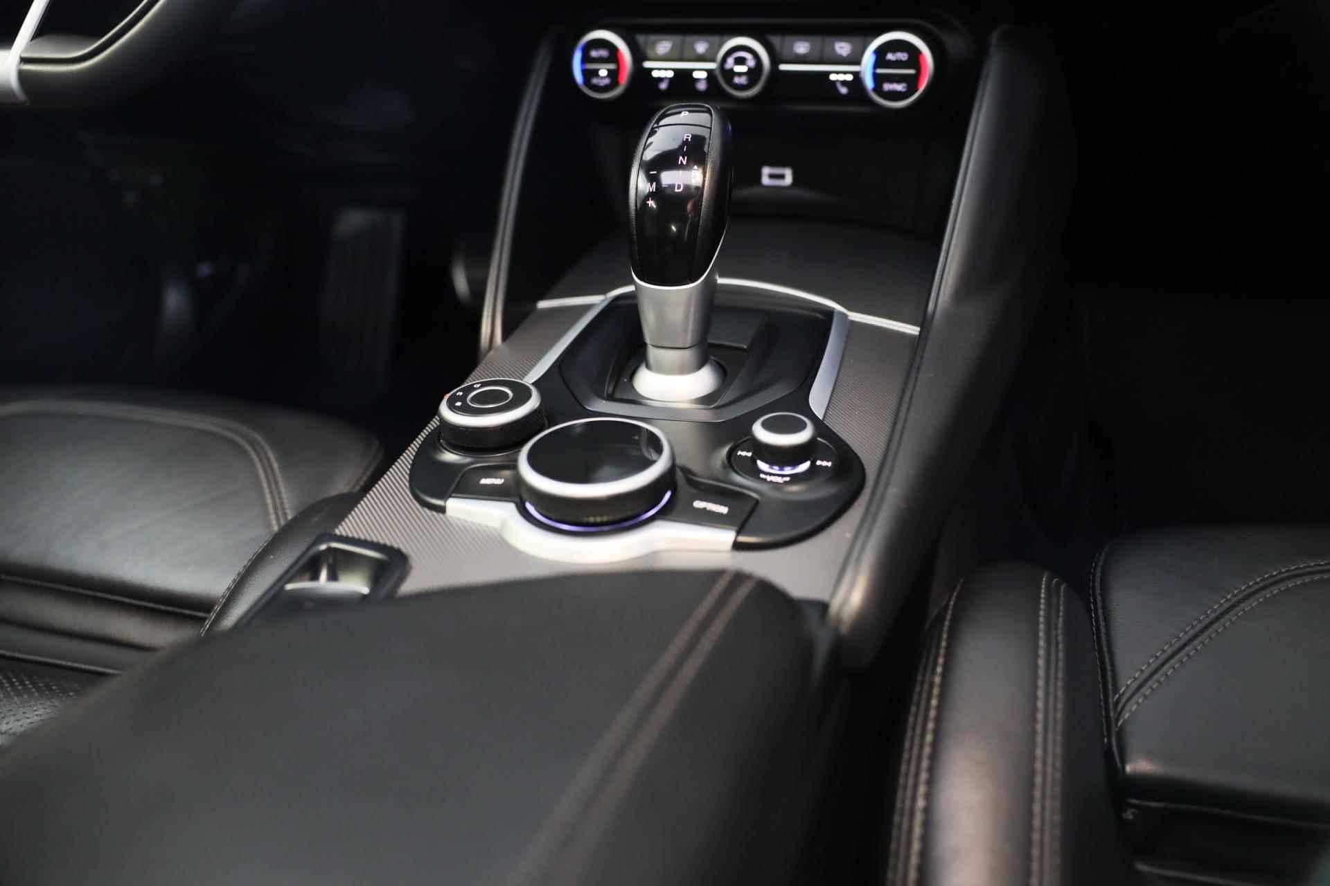 Alfa Romeo GIULIA 2.0 T AWD Veloce / 280 PK / AUT / Leder Interieur / HK / Elek Stoelen / Camera / Navi / Ecc / Led / Pdc / 19 In - 28/54