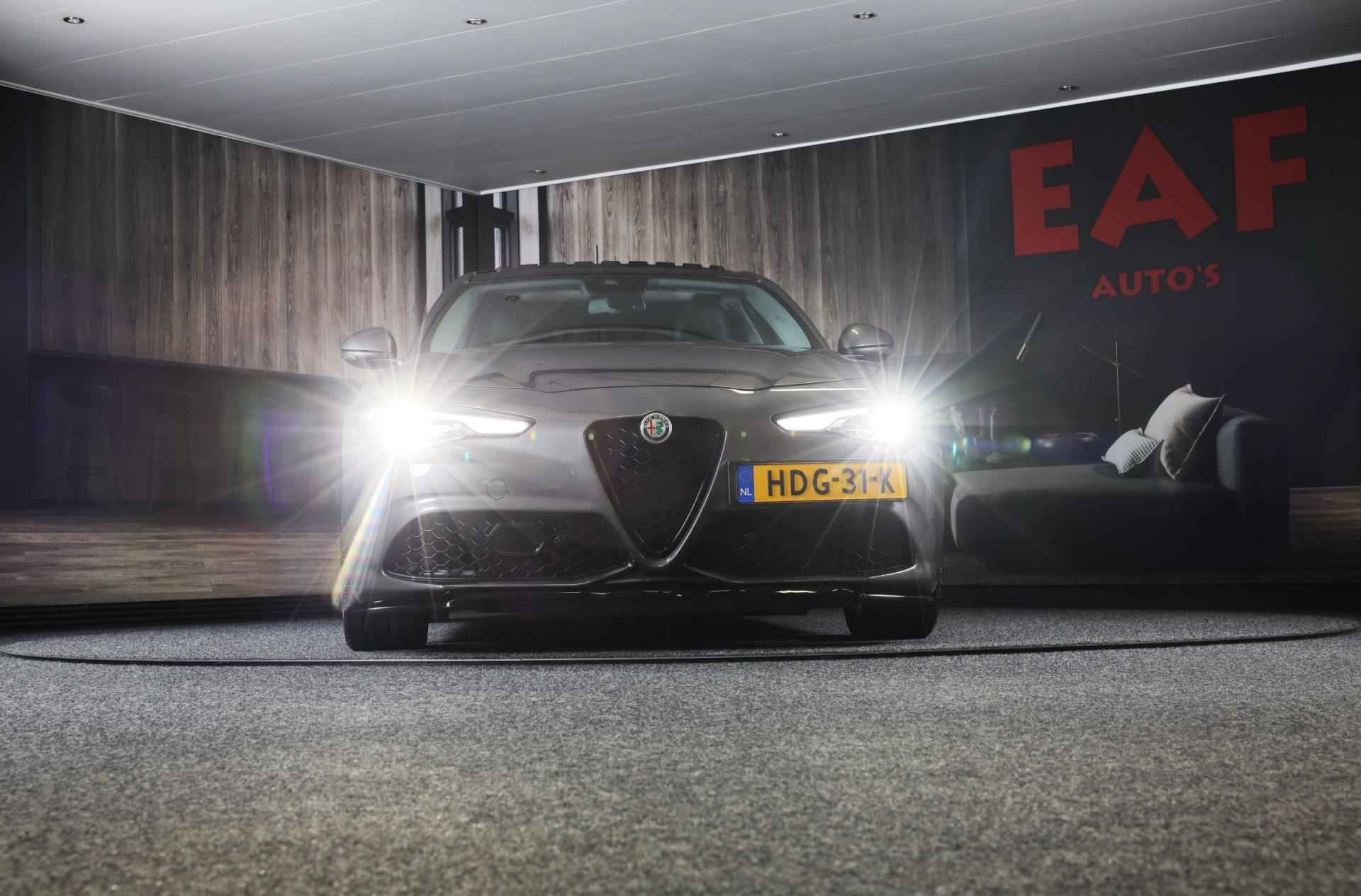 Alfa Romeo GIULIA 2.0 T AWD Veloce / 280 PK / AUT / Leder Interieur / HK / Elek Stoelen / Camera / Navi / Ecc / Led / Pdc / 19 In - 34/54