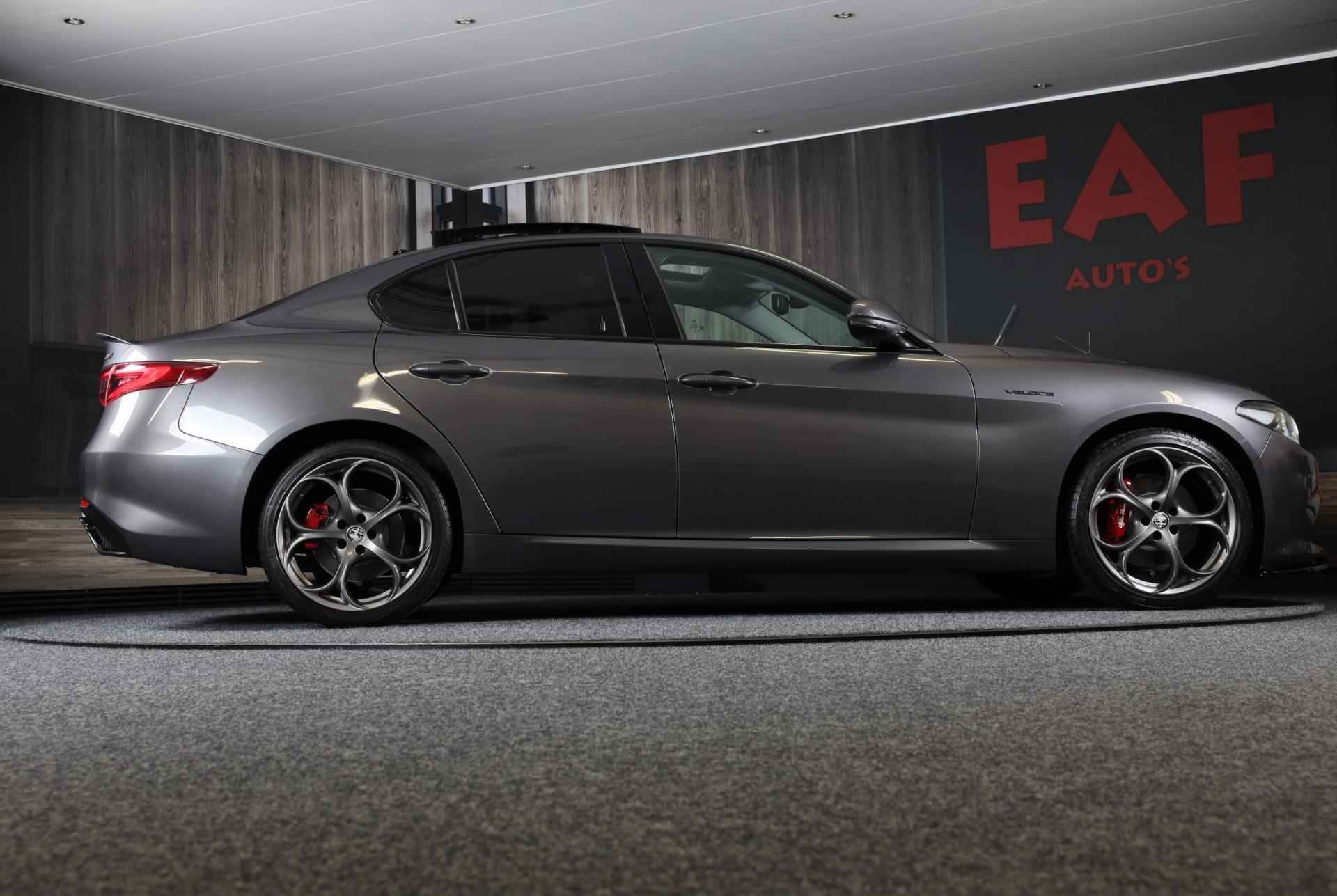 Alfa Romeo GIULIA 2.0 T AWD Veloce / 280 PK / AUT / Leder Interieur / HK / Elek Stoelen / Camera / Navi / Ecc / Led / Pdc / 19 In - 36/54