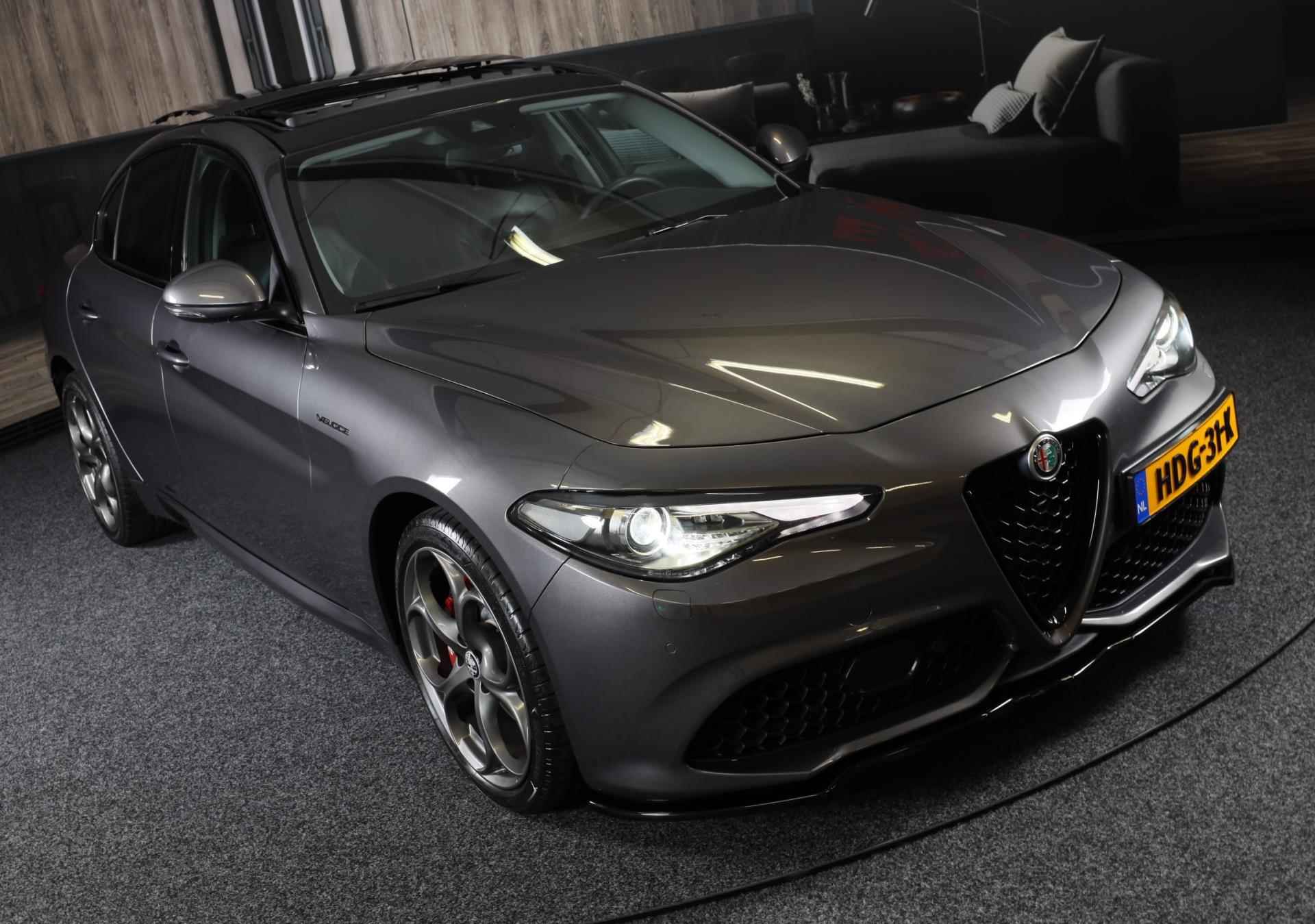 Alfa Romeo GIULIA 2.0 T AWD Veloce / 280 PK / AUT / Leder Interieur / HK / Elek Stoelen / Camera / Navi / Ecc / Led / Pdc / 19 In - 39/54