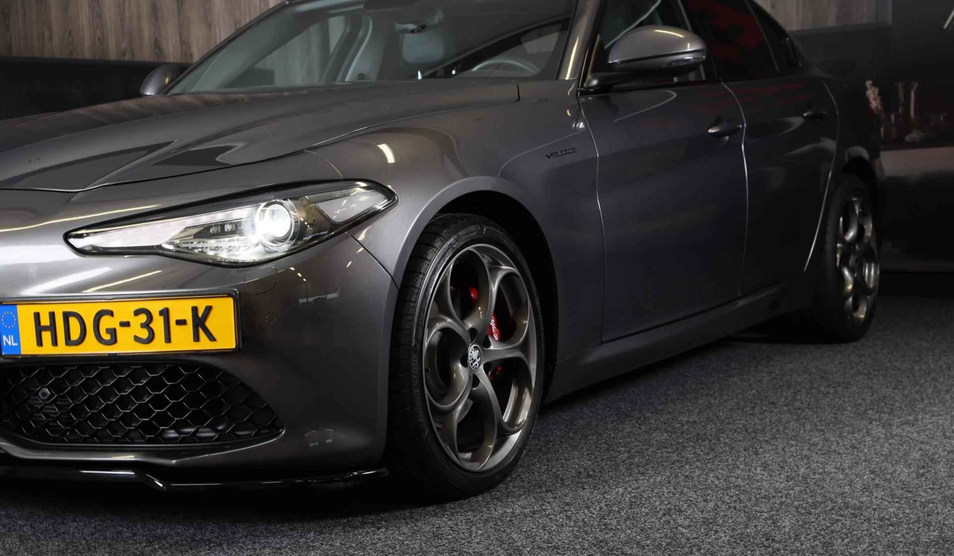 Alfa Romeo GIULIA 2.0 T AWD Veloce / 280 PK / AUT / Leder Interieur / HK / Elek Stoelen / Camera / Navi / Ecc / Led / Pdc / 19 In - 49/54