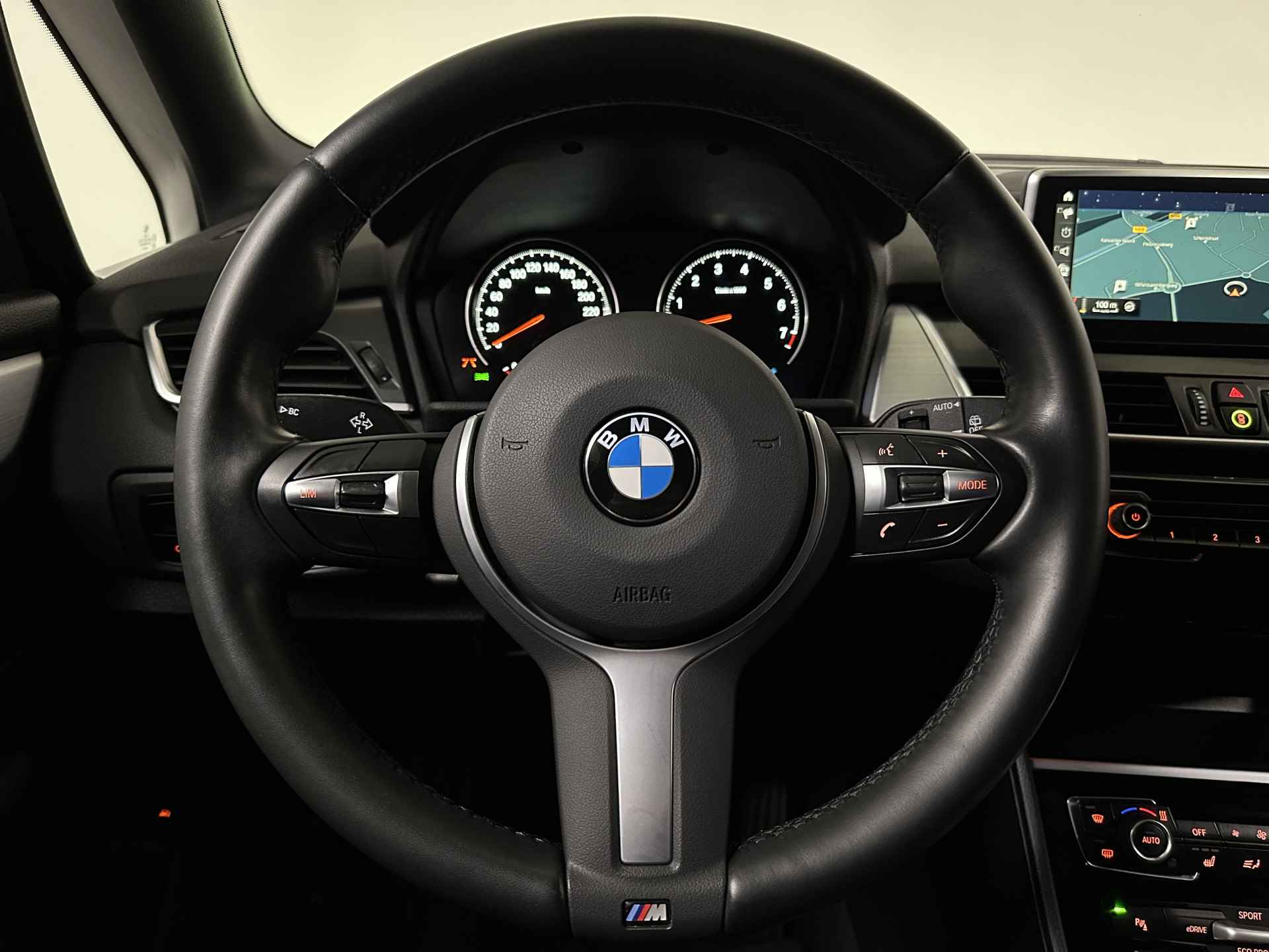 BMW 2 Serie Active Tourer 225xe Plug in Hybrid PHEV | Camera | Sportstoelen Leder | Carplay | Led | Head-up Display | Navi Prof | - 37/38