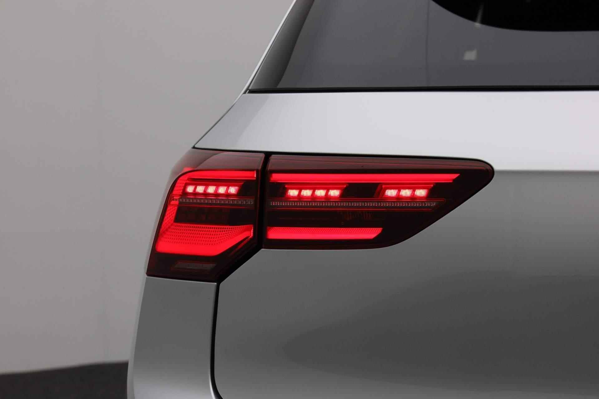 Volkswagen Golf 2.0 300PK DSG GTI Clubsport | Pano | IQ Light | Keyless | DCC | 19 inch - 17/46