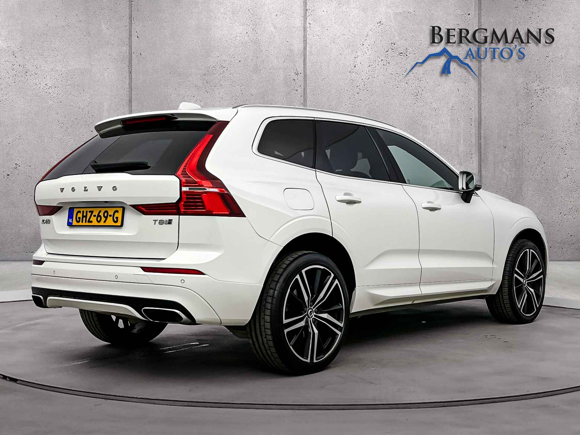 Volvo XC60 2.0 T8 Twin Engine AWD R-Design // LUCHTVERING // 21 INCH // 1e EIGENAAR // - 2/27