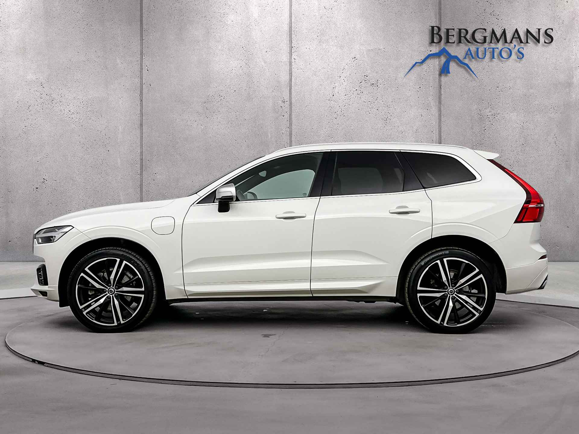 Volvo XC60 2.0 T8 Twin Engine AWD R-Design // LUCHTVERING // 21 INCH // 1e EIGENAAR // - 10/27