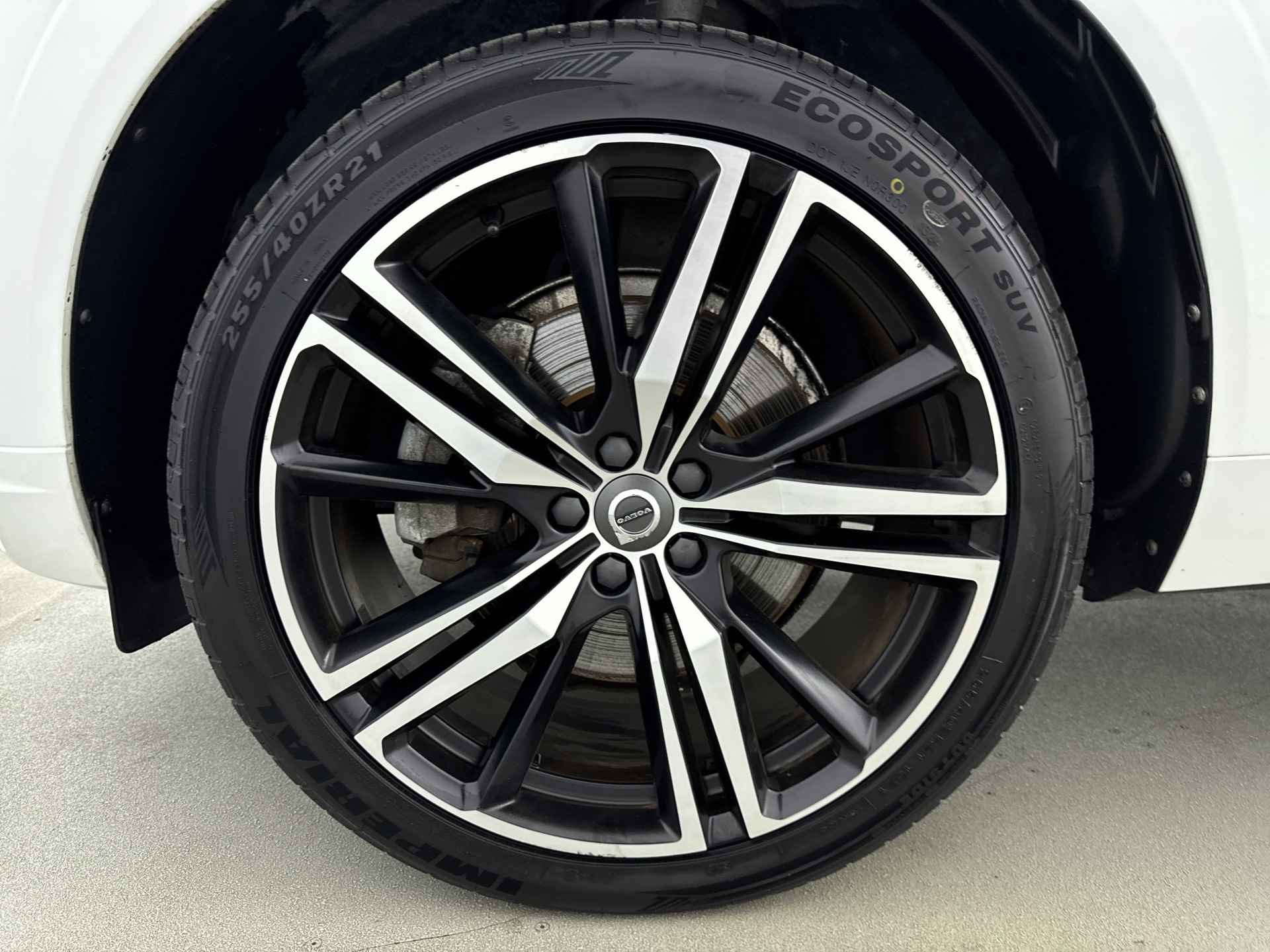 Volvo XC60 2.0 T8 Twin Engine AWD R-Design // LUCHTVERING // 21 INCH // 1e EIGENAAR // - 13/27