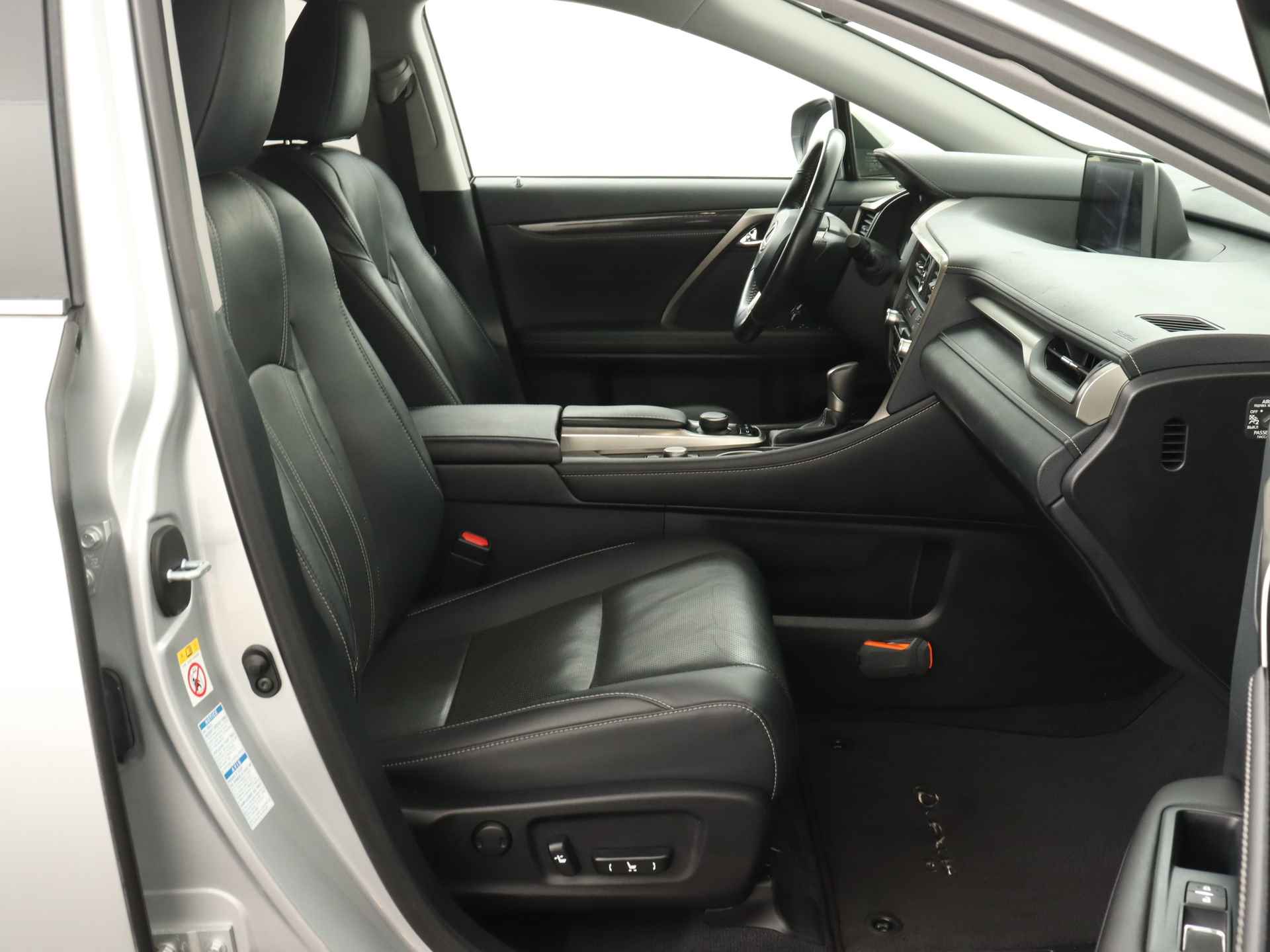 Lexus RX 450h 4WD | Navigatie | Lederen bekleding | Stoelverwarming | Stoelverkoeling | Trekhaak | - 30/50