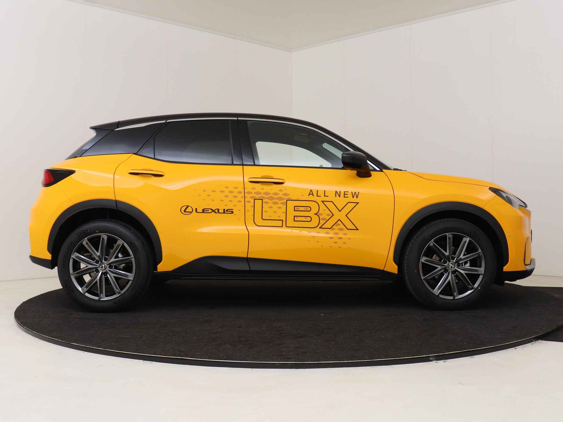 Lexus LBX Relax 2WD | Memory Seat | Mark Levinson | 360 Camera | - 13/57