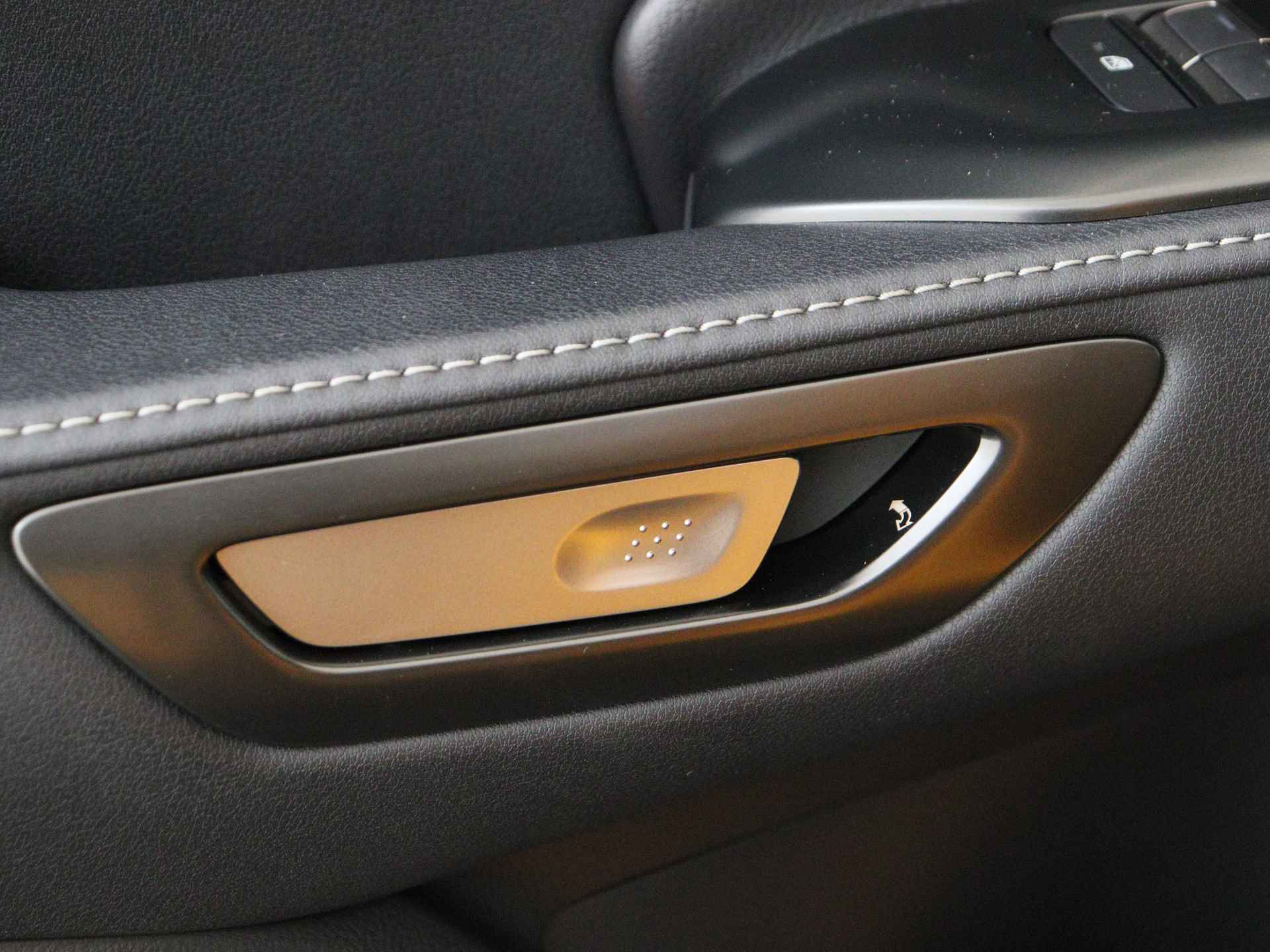 Lexus LBX Relax 2WD | Memory Seat | Mark Levinson | 360 Camera | - 38/57