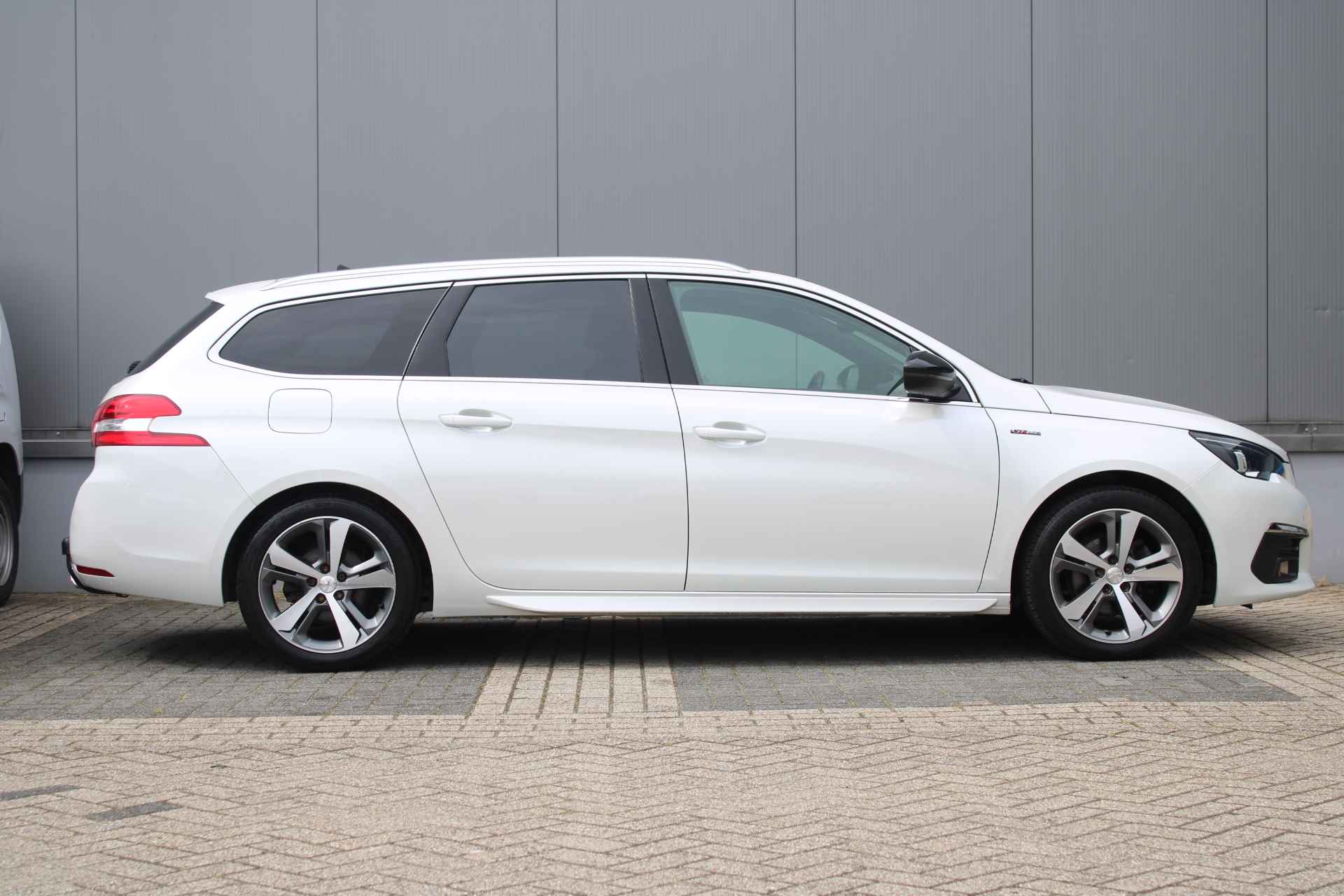 Peugeot 308 SW 1.2 130 pk GT-line | LED KOPLAMPEN | PDC V+A | STOELMASSAGE | PANO | TREKHAAK | CARPLAY/ANDROID AUTO | - 7/36