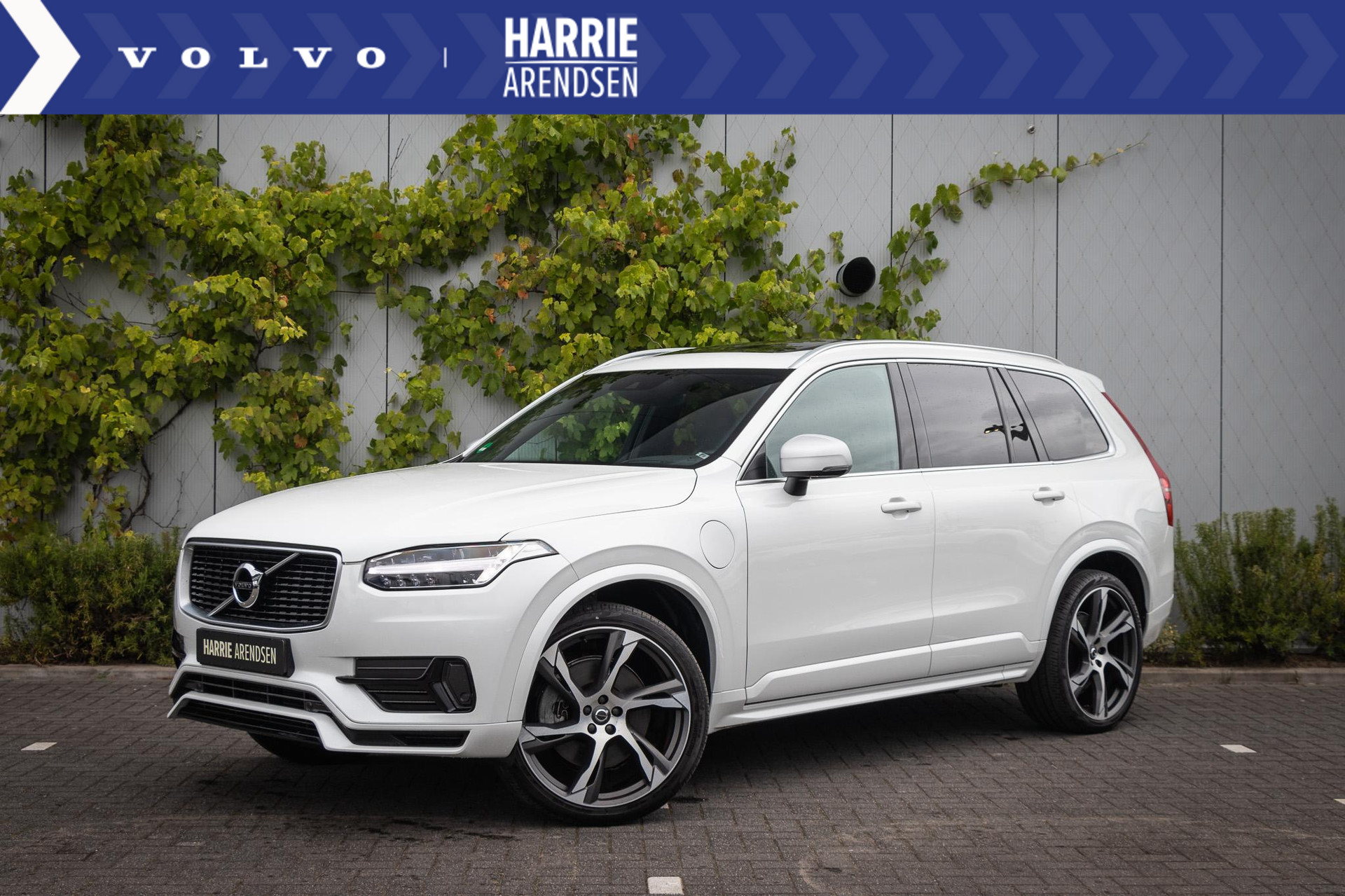 Volvo XC90 T8 Twin Engine AWD R-Design | Adaptieve Cruise Control | Panoramadak | Stoelventilatie en -verwarming | 22 inch lichtmetalen velgen | Parkeercamera | Extra getint glas |