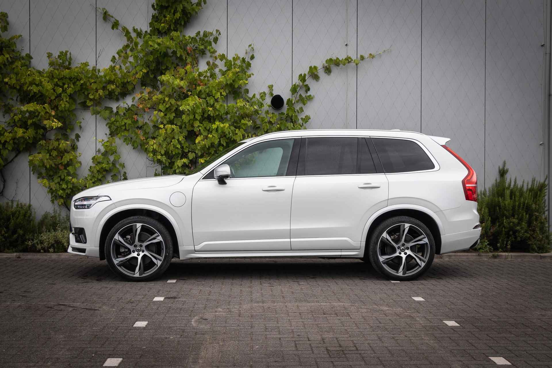 Volvo XC90 T8 Twin Engine AWD R-Design | Adaptieve Cruise Control | Panoramadak | Stoelventilatie en -verwarming | 22 inch lichtmetalen velgen | Parkeercamera | Extra getint glas | - 5/26