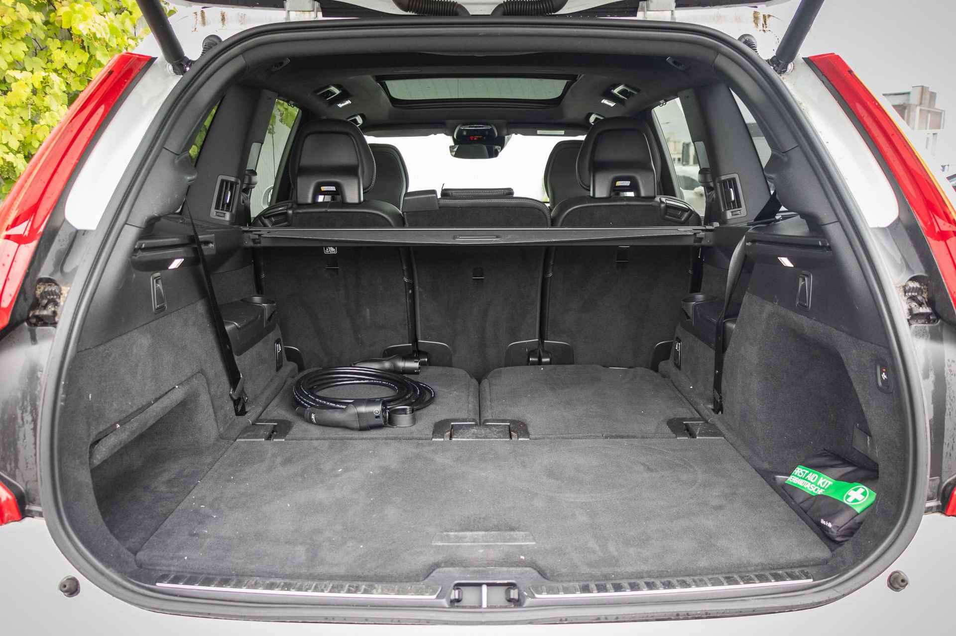 Volvo XC90 T8 Twin Engine AWD R-Design | Adaptieve Cruise Control | Panoramadak | Stoelventilatie en -verwarming | 22 inch lichtmetalen velgen | Parkeercamera | Extra getint glas | - 8/26