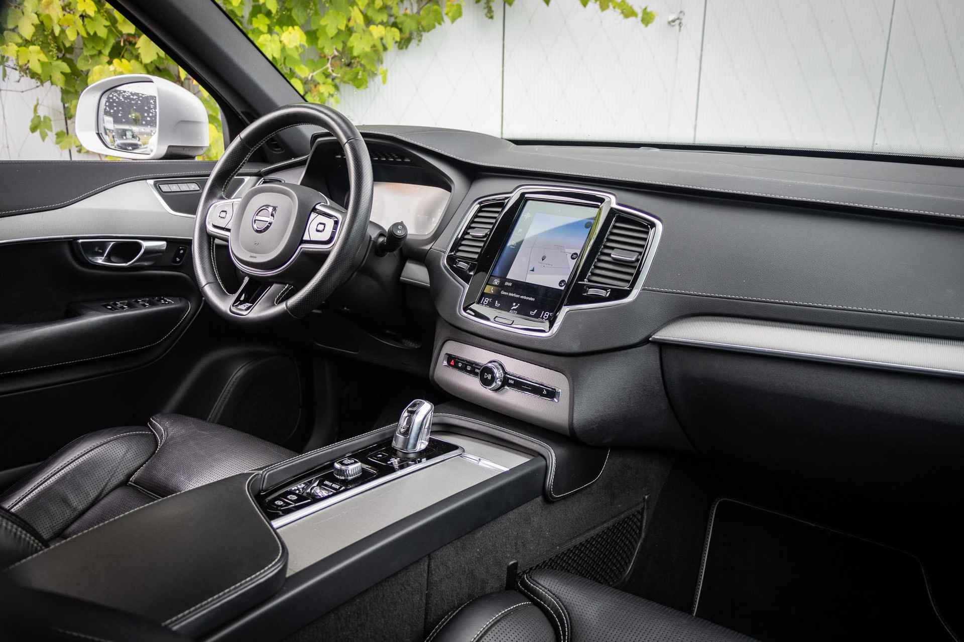 Volvo XC90 T8 Twin Engine AWD R-Design | Adaptieve Cruise Control | Panoramadak | Stoelventilatie en -verwarming | 22 inch lichtmetalen velgen | Parkeercamera | Extra getint glas | - 17/26