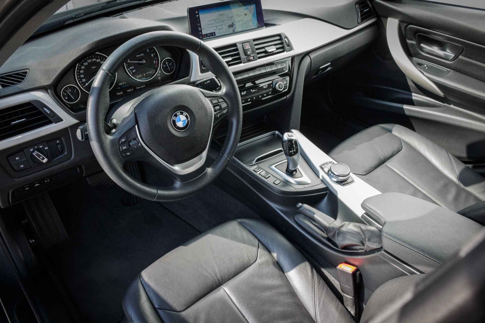 BMW 3 Serie 318i 136 PK High Executive Automaat. | Leer | PDC V/A   | Clima | CR CONTR | NAVI | - 11/29