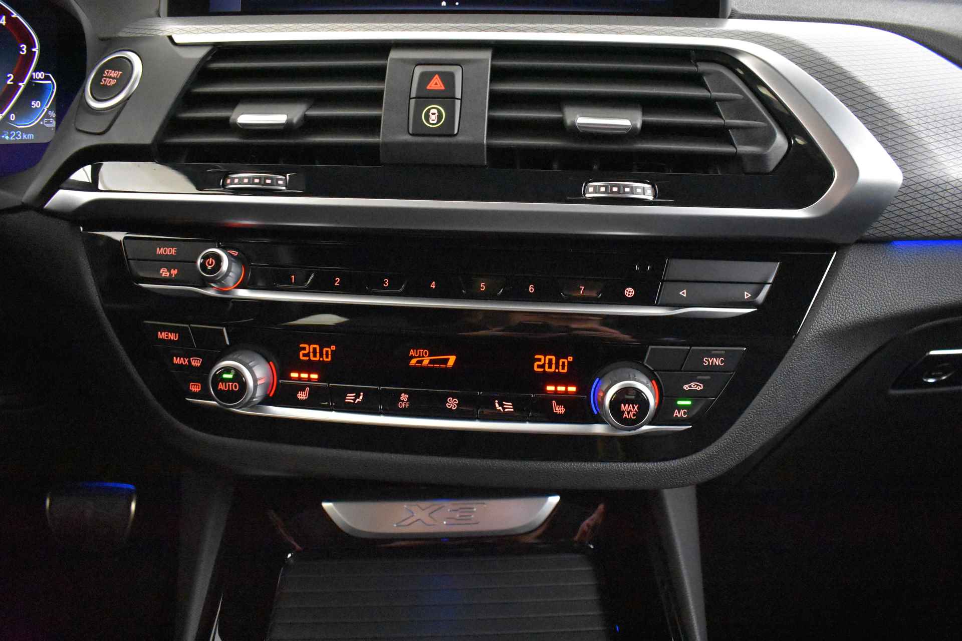 BMW X3 xDrive30e Executive M Sportpakket / Trekhaak / Sportstoelen / Adaptieve LED / Comfort Access / Head-Up / Parking Assistant / Gesture Control - 25/52