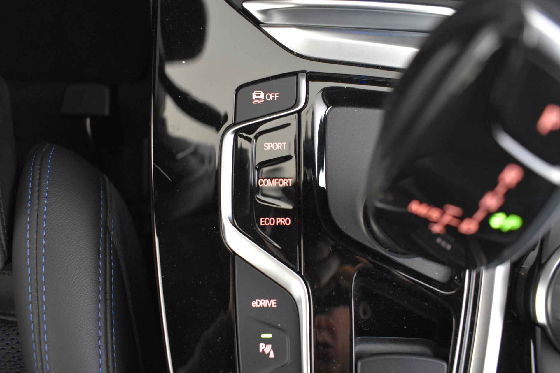 BMW X3 xDrive30e Executive M Sportpakket / Trekhaak / Sportstoelen / Adaptieve LED / Comfort Access / Head-Up / Parking Assistant / Gesture Control - 28/52