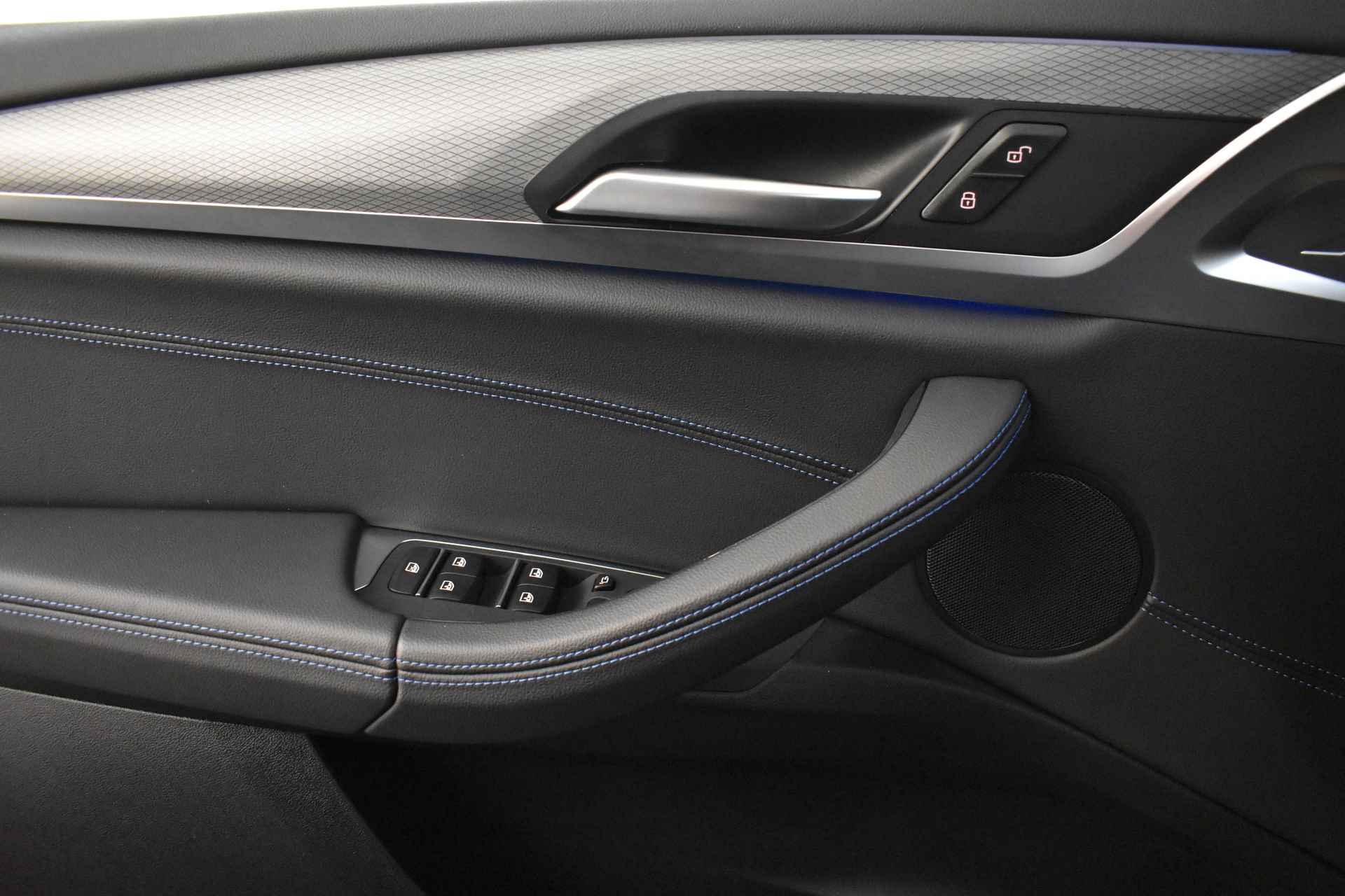 BMW X3 xDrive30e Executive M Sportpakket / Trekhaak / Sportstoelen / Adaptieve LED / Comfort Access / Head-Up / Parking Assistant / Gesture Control - 32/52