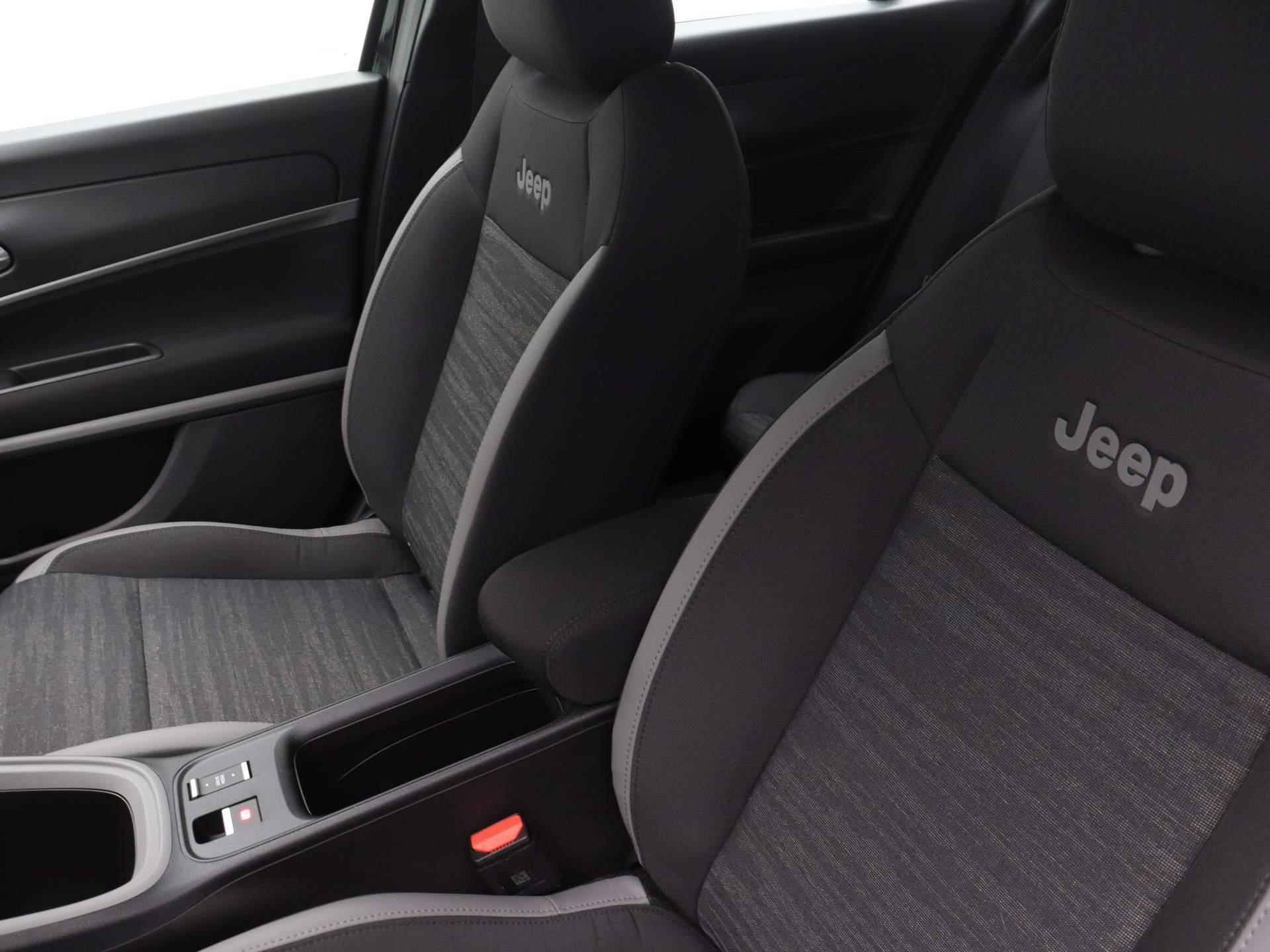 Jeep Avenger Altitude 54kWh | Stoelverwarming Voor | Parkeersensoren Achter | 16 Inch Velgen | Apple Carplay & Android Auto | - 11/25