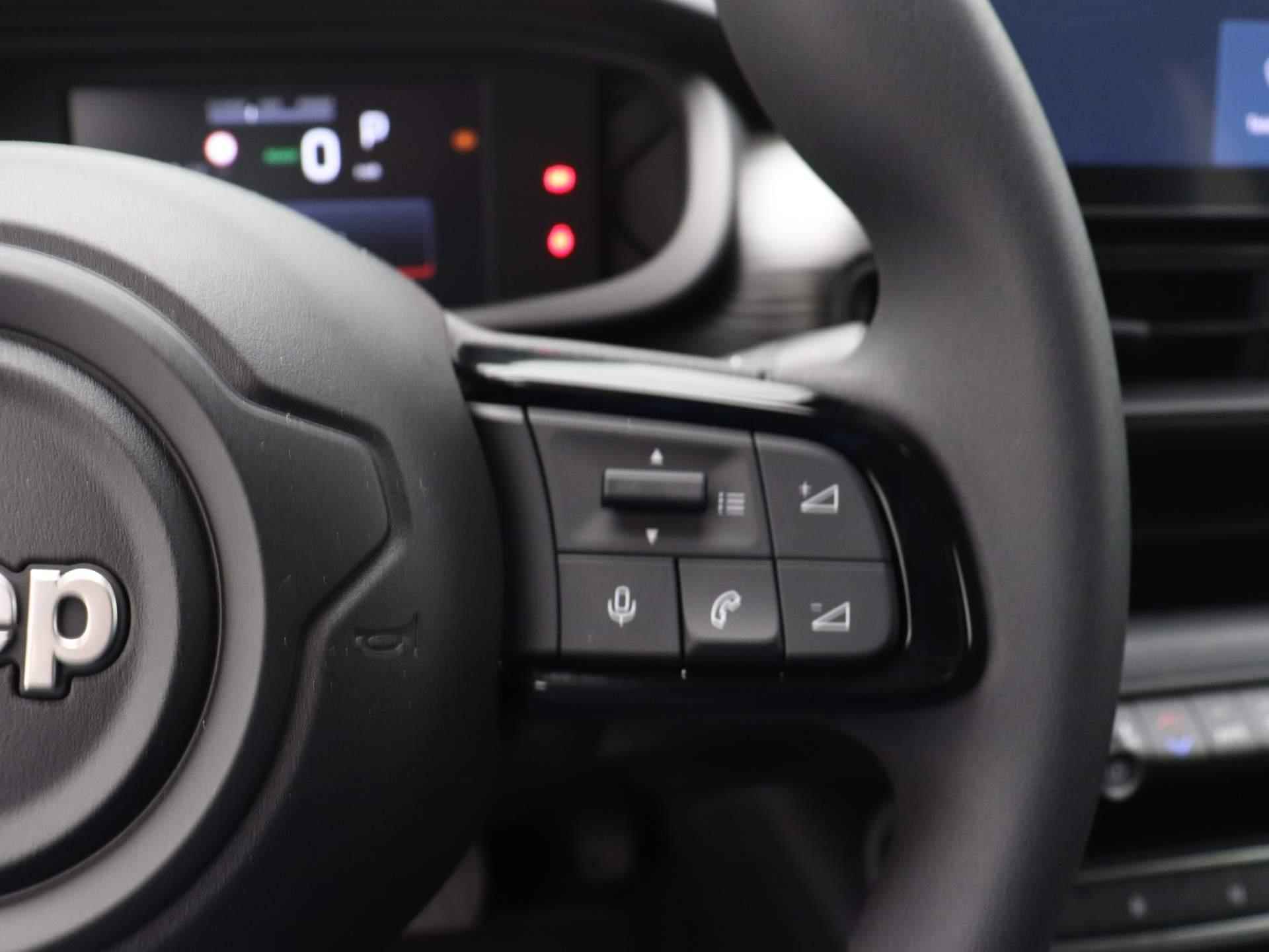 Jeep Avenger Altitude 54kWh | Stoelverwarming Voor | Parkeersensoren Achter | 16 Inch Velgen | Apple Carplay & Android Auto | - 16/25