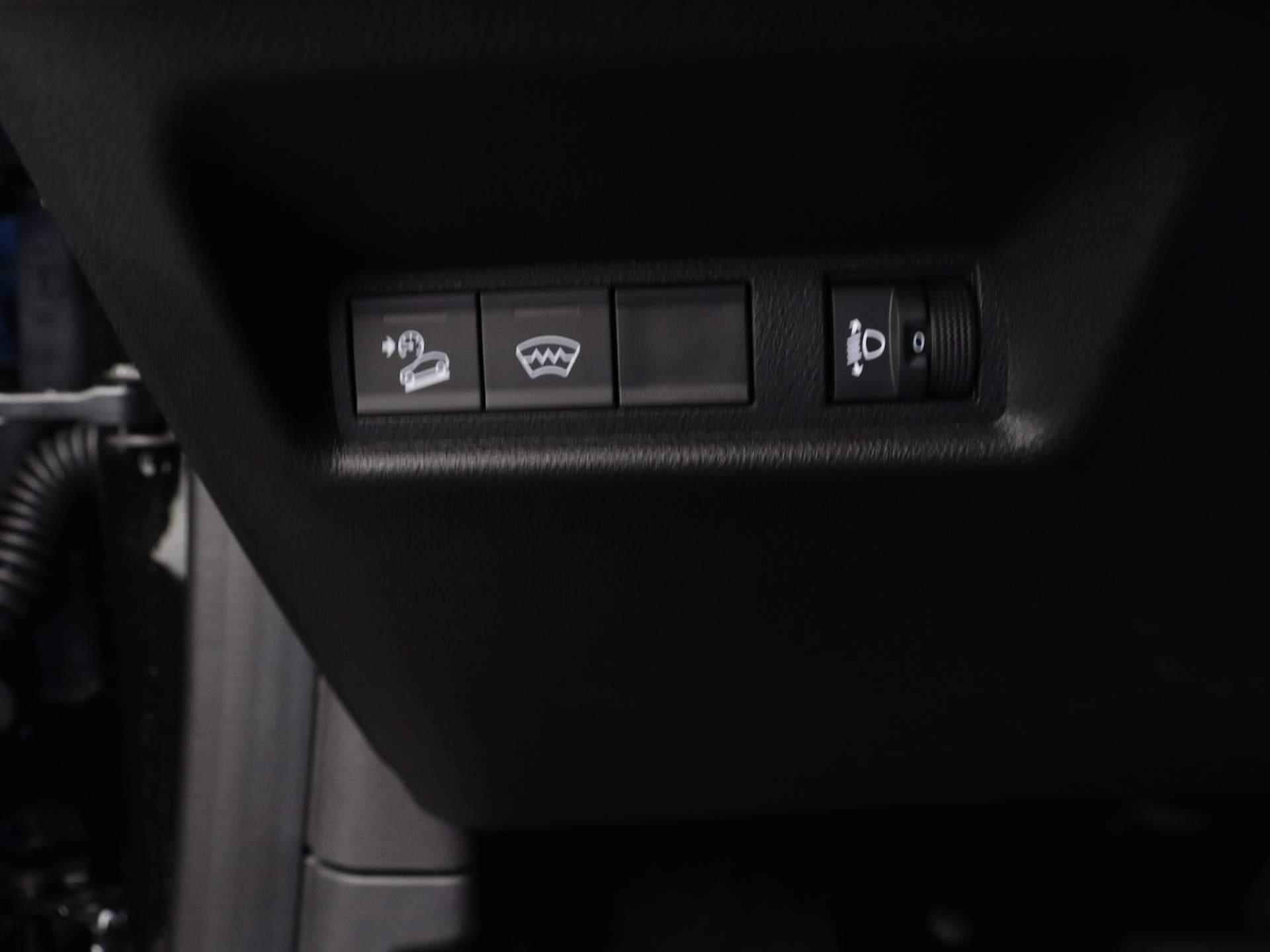 Jeep Avenger Altitude 54kWh | Stoelverwarming Voor | Parkeersensoren Achter | 16 Inch Velgen | Apple Carplay & Android Auto | - 18/25