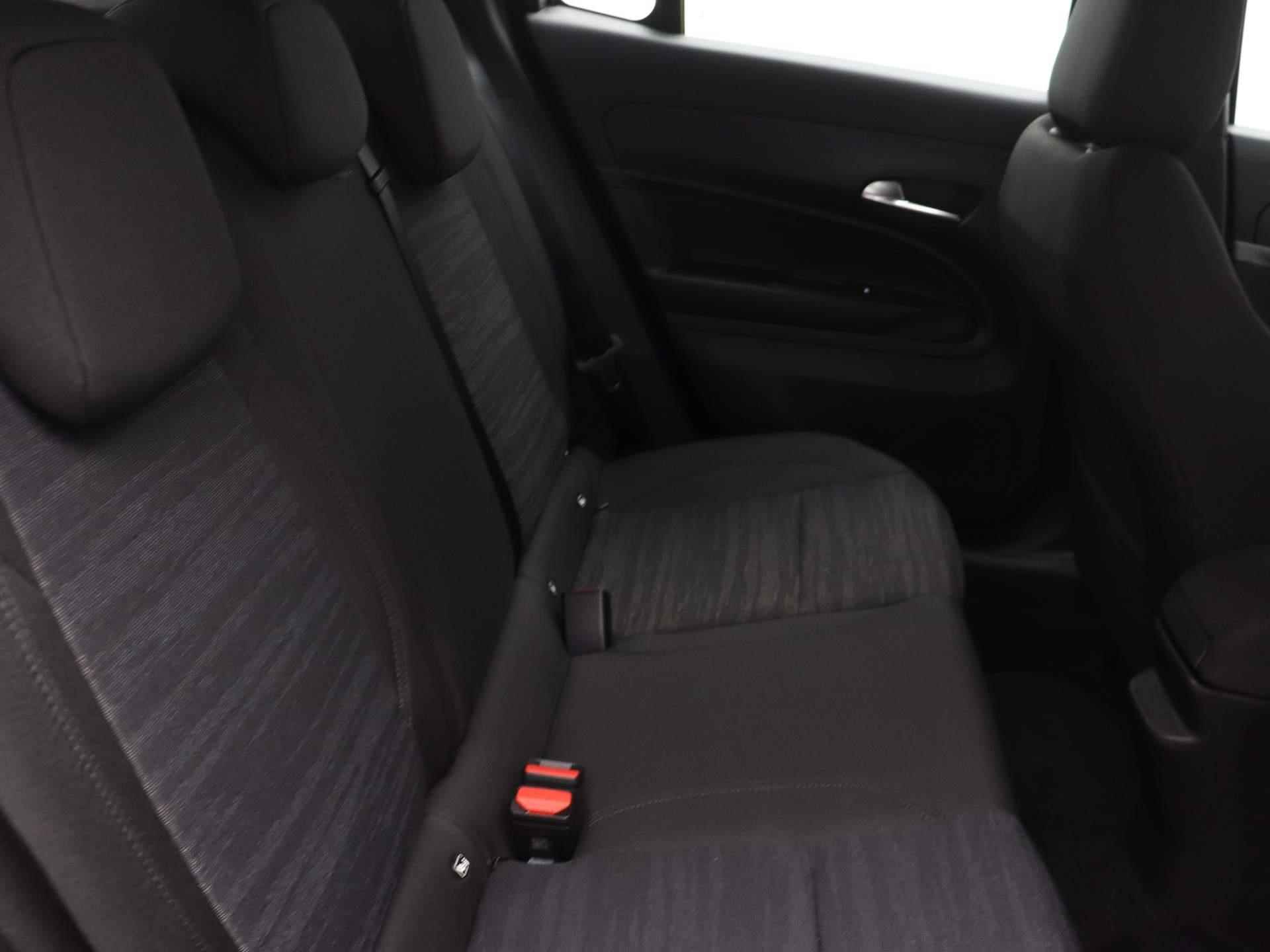 Jeep Avenger Altitude 54kWh | Stoelverwarming Voor | Parkeersensoren Achter | 16 Inch Velgen | Apple Carplay & Android Auto | - 23/25