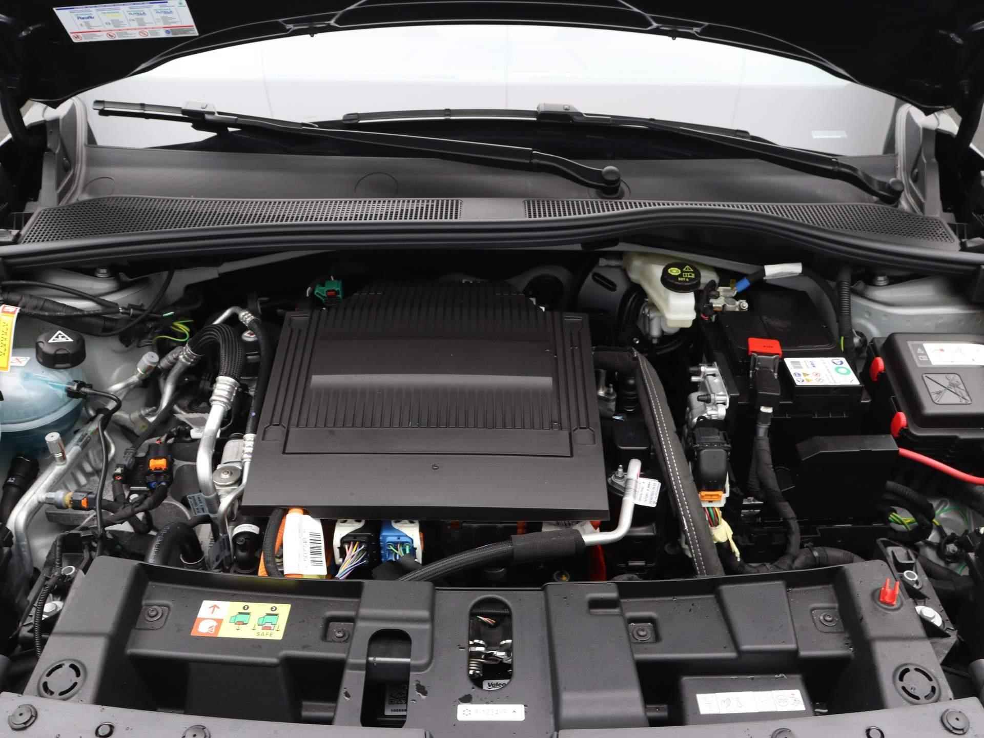 Jeep Avenger Altitude 54kWh | Stoelverwarming Voor | Parkeersensoren Achter | 16 Inch Velgen | Apple Carplay & Android Auto | - 24/25