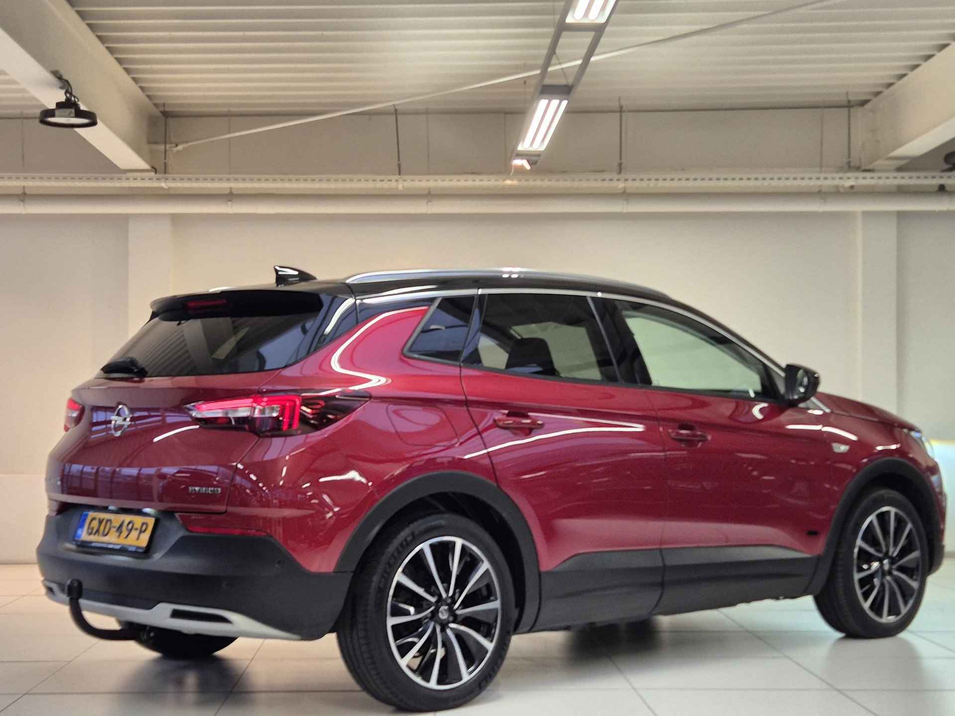 Opel Grandland X 1.6 Turbo Hybrid Ultimate Automaat | Navigatie | Stoelverwarming | Kofferklep elektrisch | Keyless Entry | Apple carplay/Android Auto | - 2/30