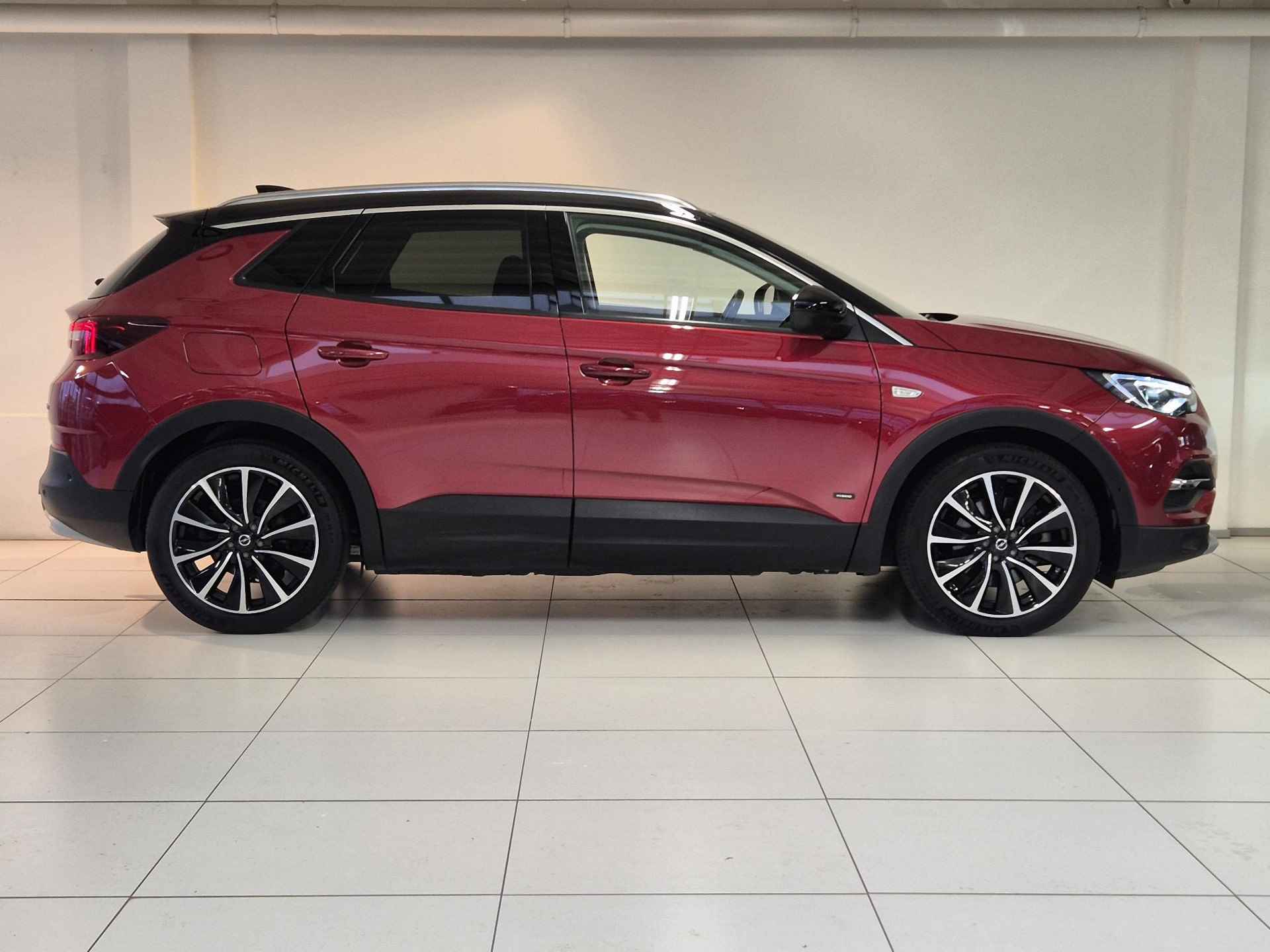 Opel Grandland X 1.6 Turbo Hybrid Ultimate Automaat | Navigatie | Stoelverwarming | Kofferklep elektrisch | Keyless Entry | Apple carplay/Android Auto | - 5/30