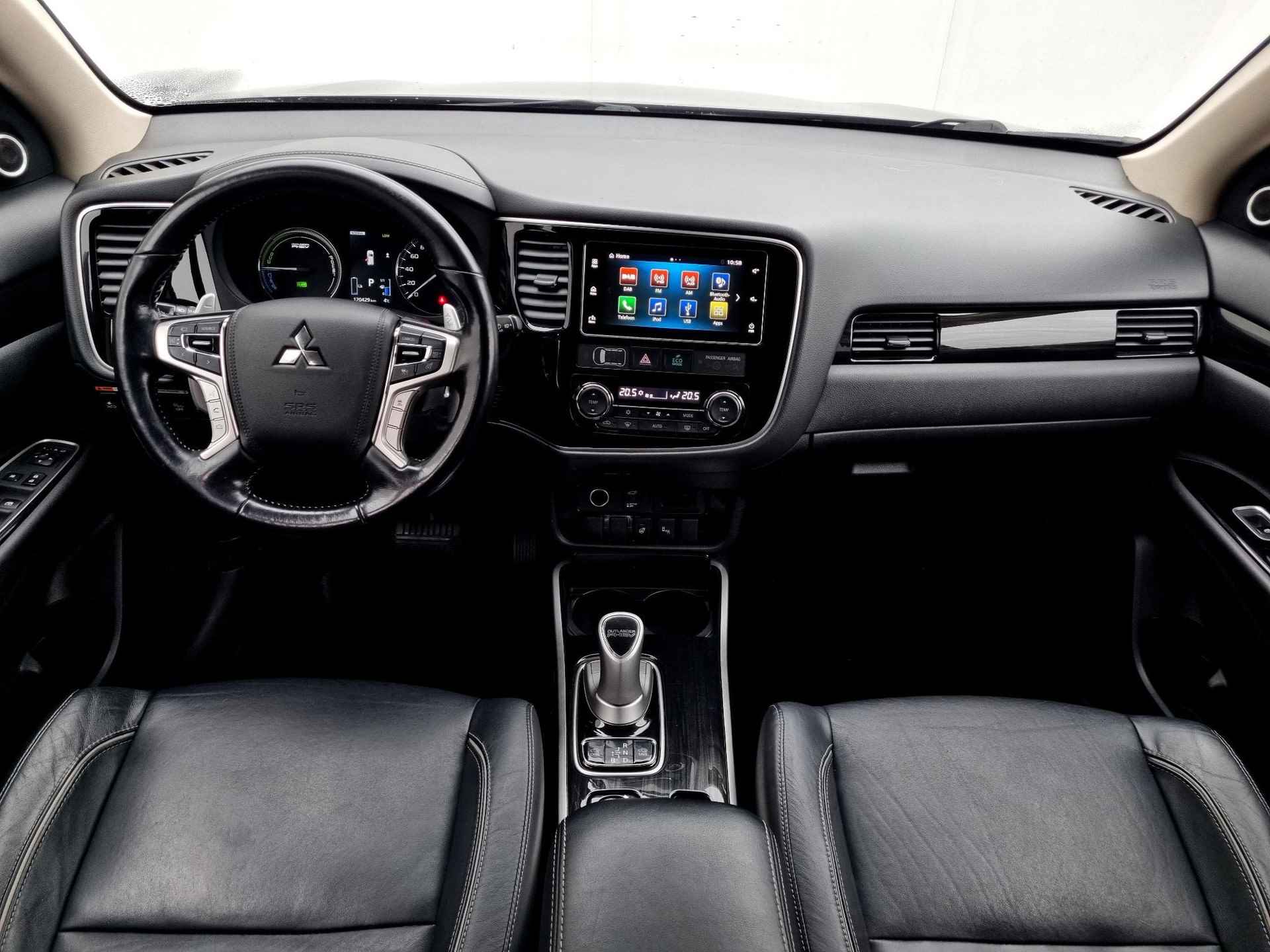 Mitsubishi Outlander 2.0 PHEV instyle+ Automaat / Schuif-Kanteldak / Dealer Onderhouden / 1500kg Trekgewicht / Navigatie via Android Auto/Apple Carplay - 2/59