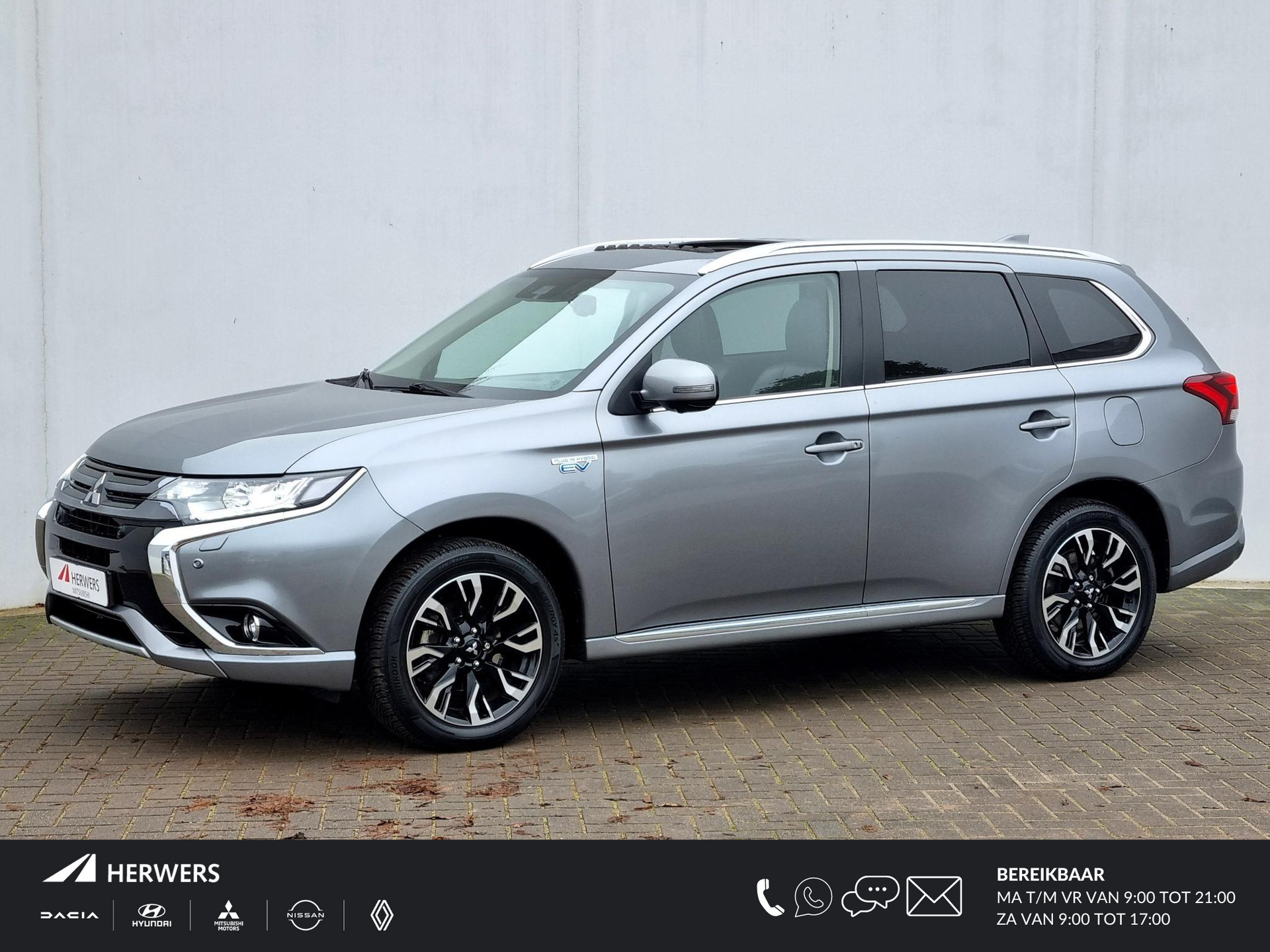 Mitsubishi Outlander 2.0 PHEV instyle+ Automaat / Schuif-Kanteldak / Dealer Onderhouden / 1500kg Trekgewicht / Navigatie via Android Auto/Apple Carplay