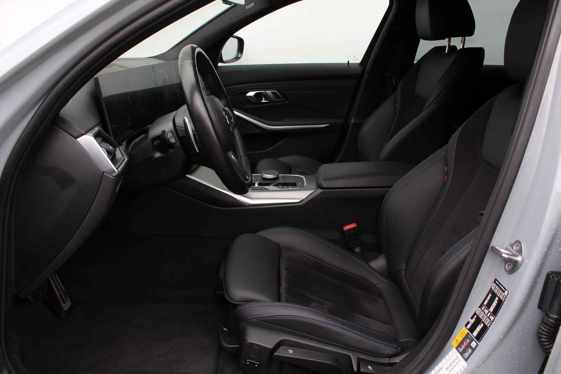 BMW 3 Serie Touring 330e High Executive M Sport Automaat / Panoramadak / Trekhaak / Adaptieve LED / Driving Assistant Professional / Comfort Access / Harman Kardon - 6/33