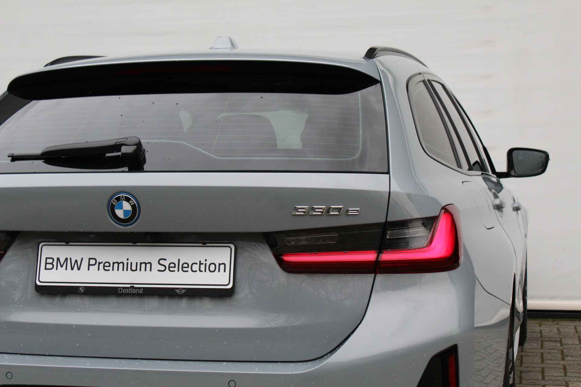 BMW 3 Serie Touring 330e High Executive M Sport Automaat / Panoramadak / Trekhaak / Adaptieve LED / Driving Assistant Professional / Comfort Access / Harman Kardon - 21/33