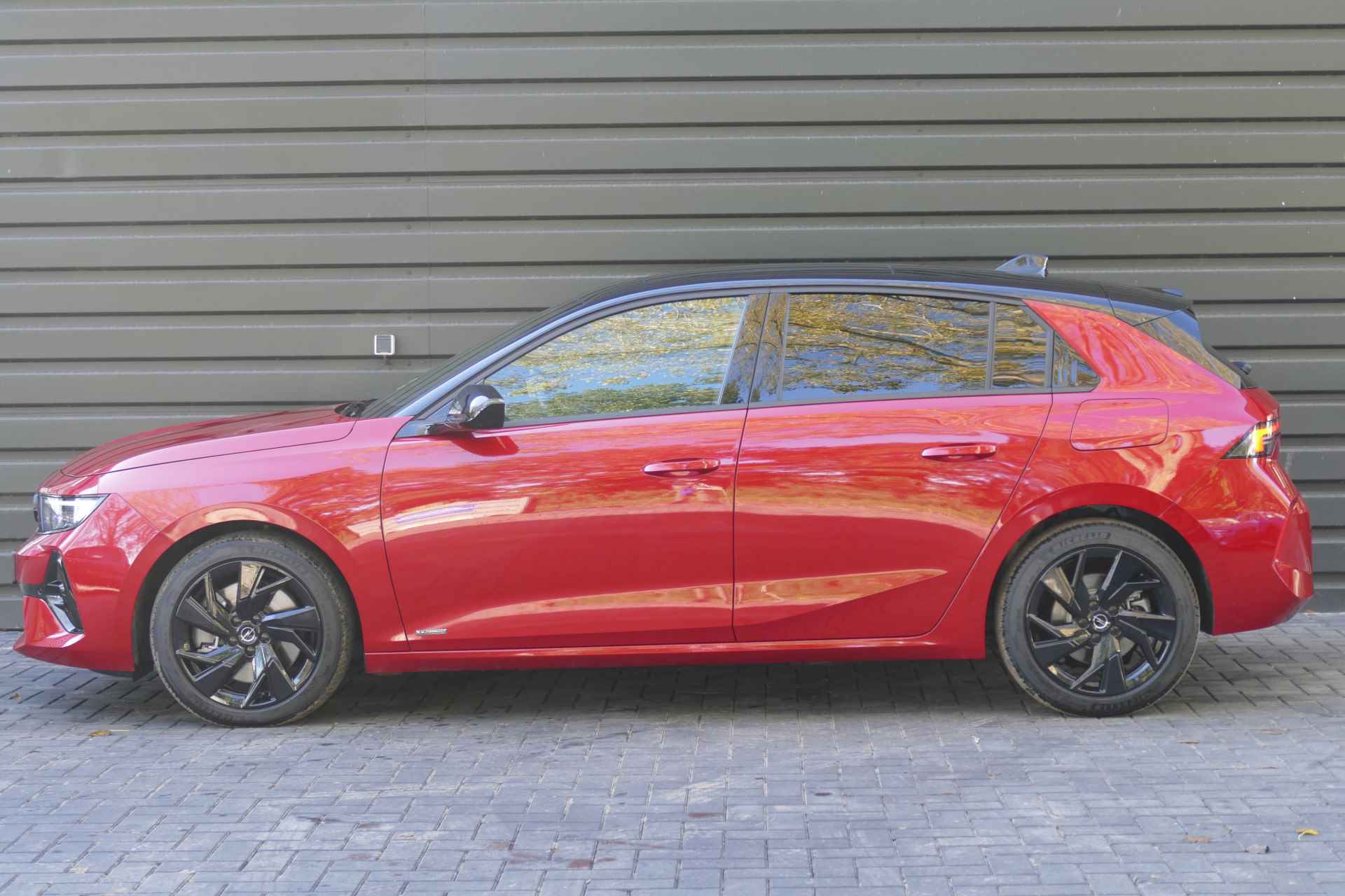 Opel Astra 1.6 HYBRID 180PK 5-DRS GS LEVEL 4 AUTOMAAT / NAVI / CLIMA / PDC / CAMERA V+A / 17" LMV / PANO.DAK / AGR / KEYLESS / FULL-LED / W - 2/29