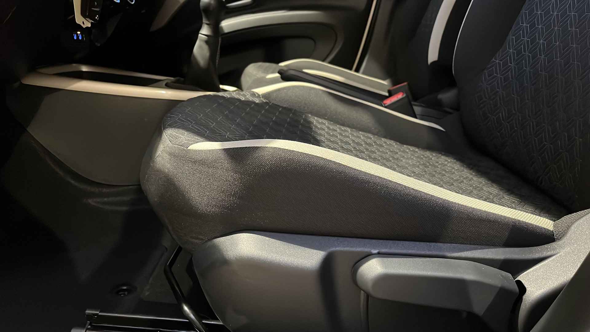 Toyota Aygo X 1.0 VVT-i MT Pulse | All-in prijs | Stoelverwarming | AppleCarplay/AndroidAuto | Camera | - 8/30