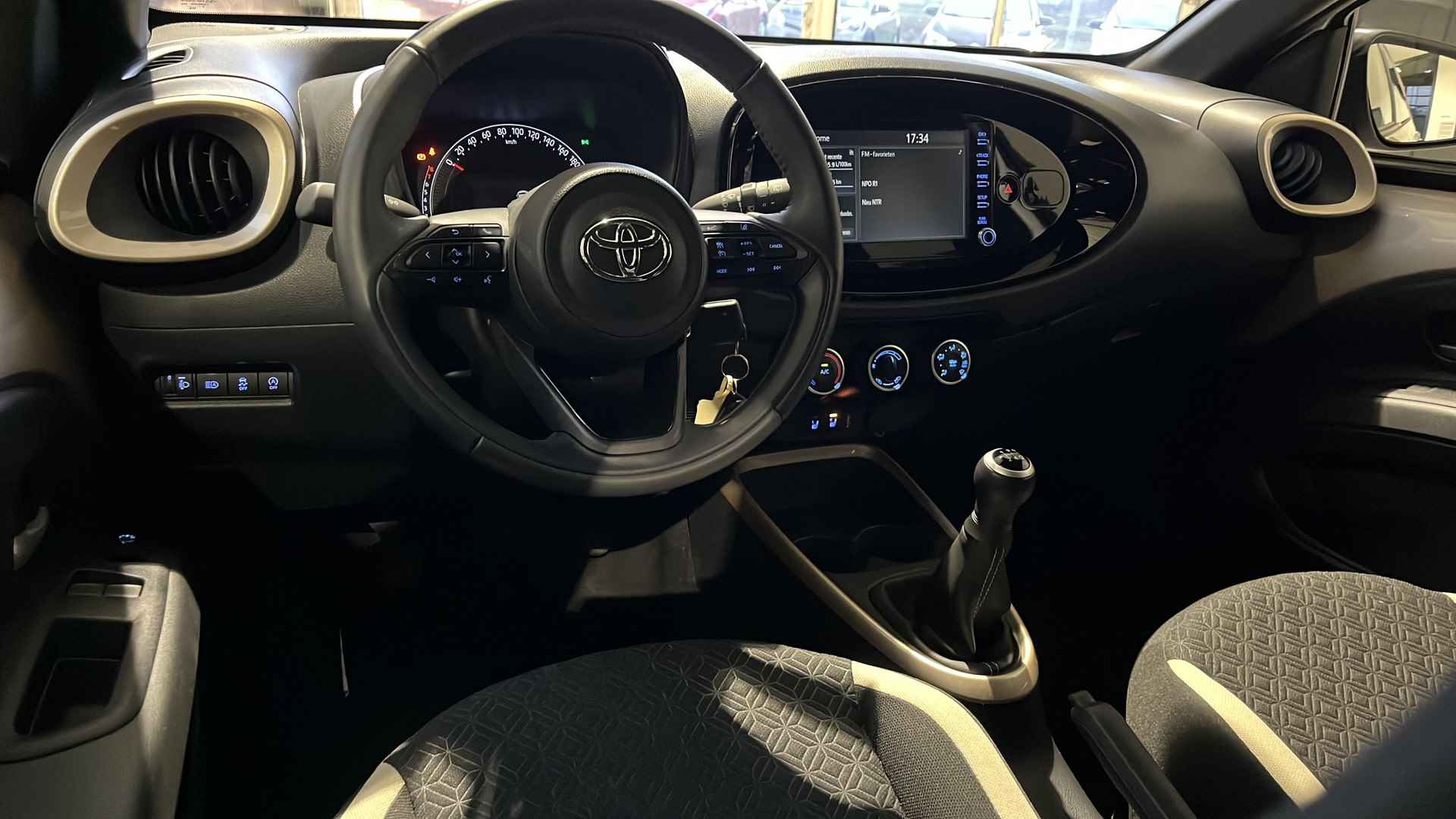 Toyota Aygo X 1.0 VVT-i MT Pulse | All-in prijs | Stoelverwarming | AppleCarplay/AndroidAuto | Camera | - 9/30