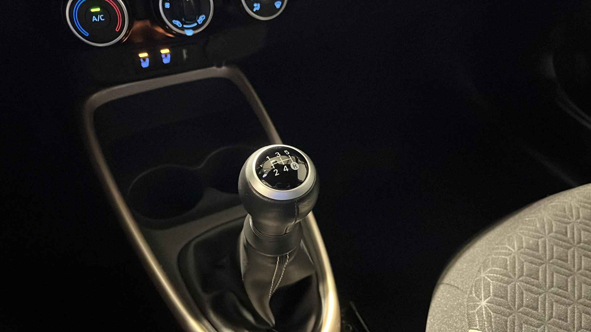 Toyota Aygo X 1.0 VVT-i MT Pulse | All-in prijs | Stoelverwarming | AppleCarplay/AndroidAuto | Camera | - 15/30