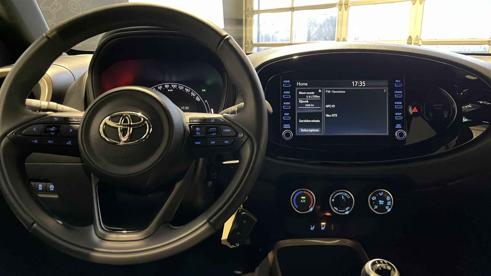 Toyota Aygo X 1.0 VVT-i MT Pulse | All-in prijs | Stoelverwarming | AppleCarplay/AndroidAuto | Camera | - 16/30
