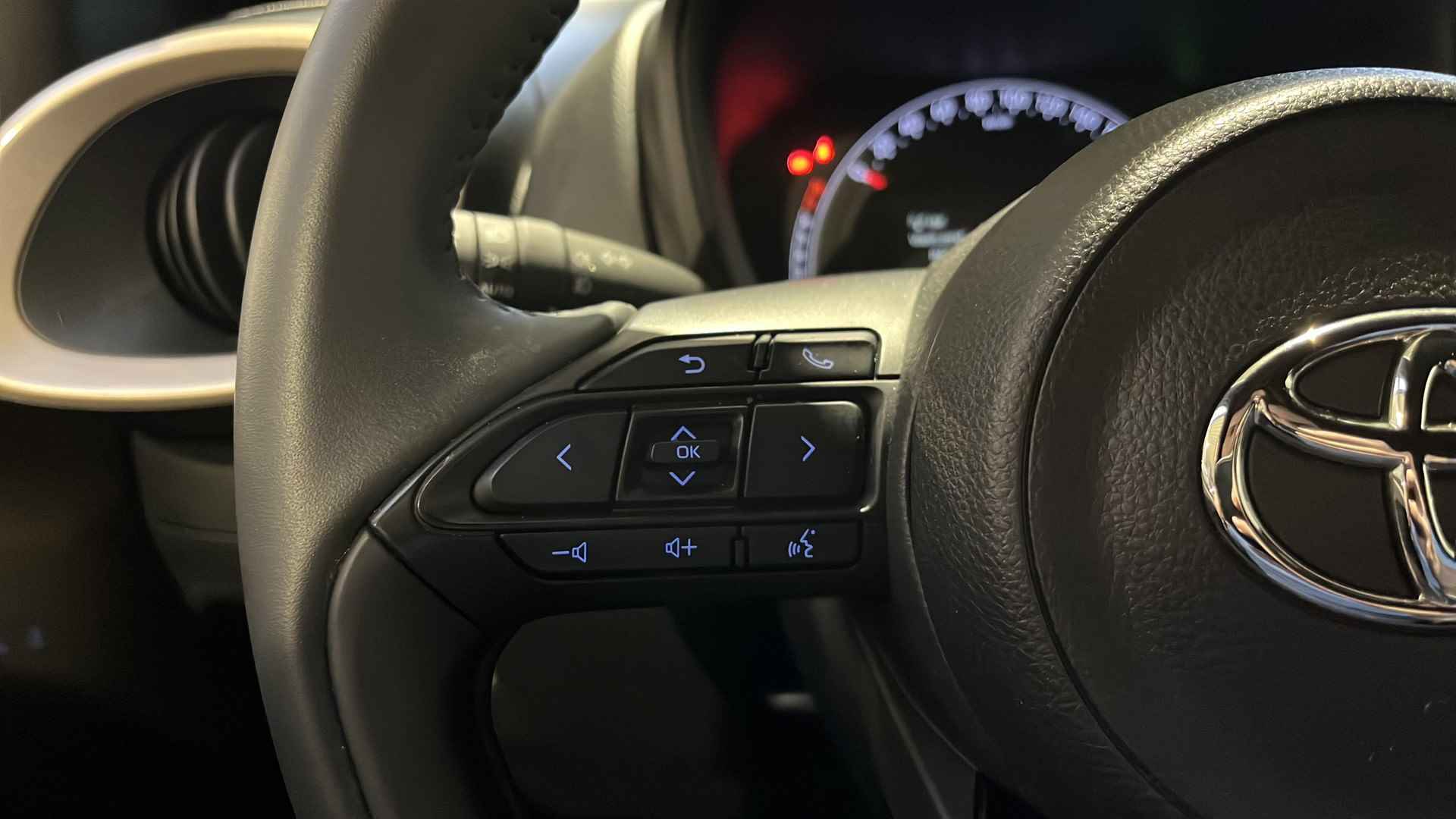 Toyota Aygo X 1.0 VVT-i MT Pulse | All-in prijs | Stoelverwarming | AppleCarplay/AndroidAuto | Camera | - 18/30