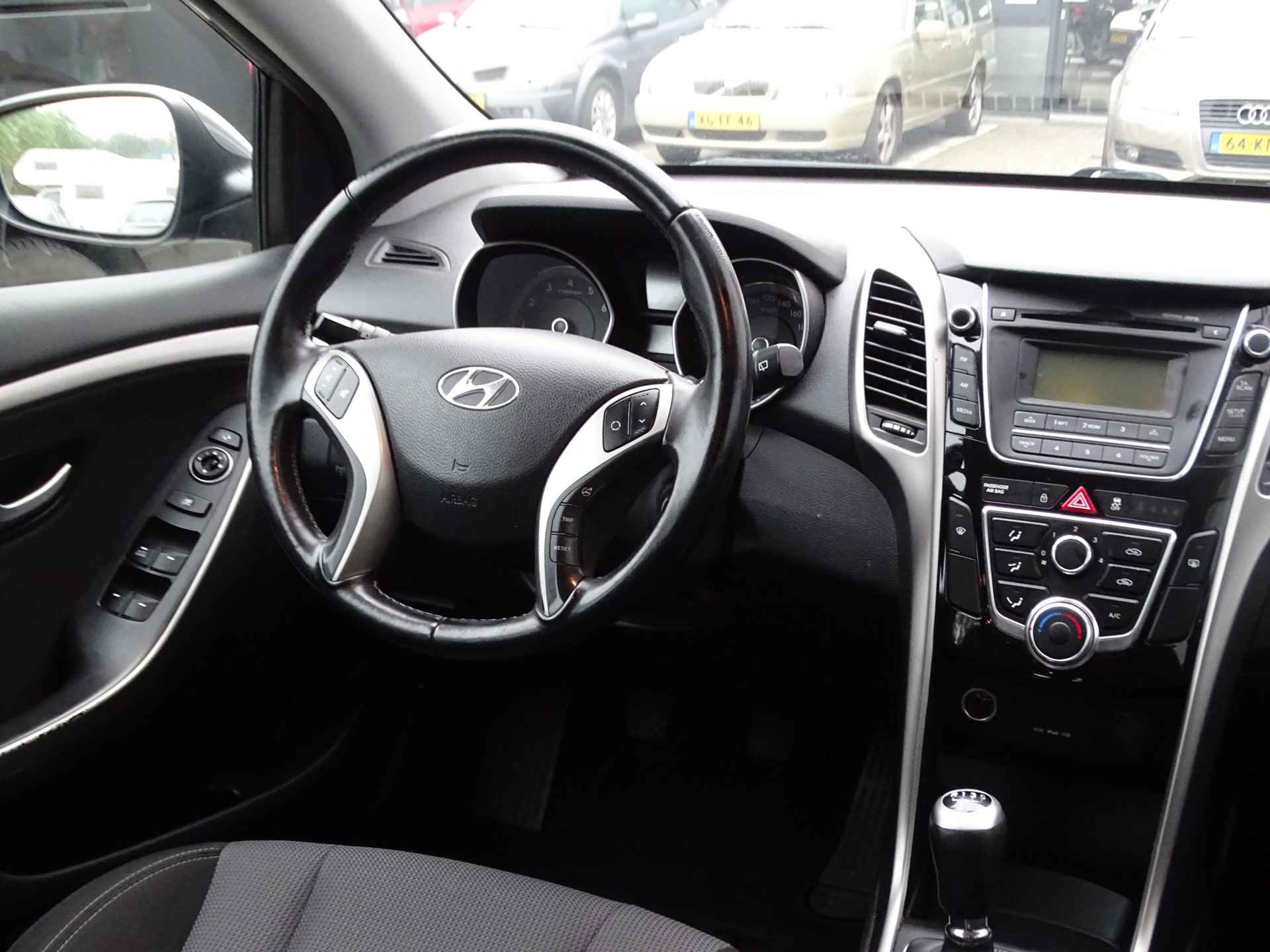 Hyundai i30 Wagon 1.4, Airco, Trekhaak, PDC, NW APK! - 8/56