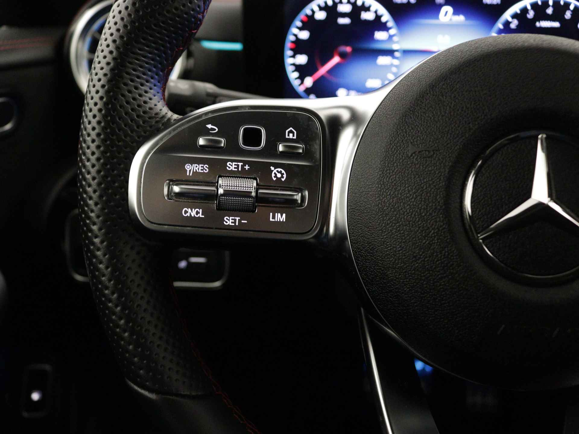 Mercedes-Benz CLA-Klasse 250 e Shooting Brake AMG | Sfeerverlichting | Stoelverwarming | LED | DAB | Parkeerpakket met camera | Inclusief 24 maanden Mercedes-Benz Certified garantie voor Europa. - 18/38