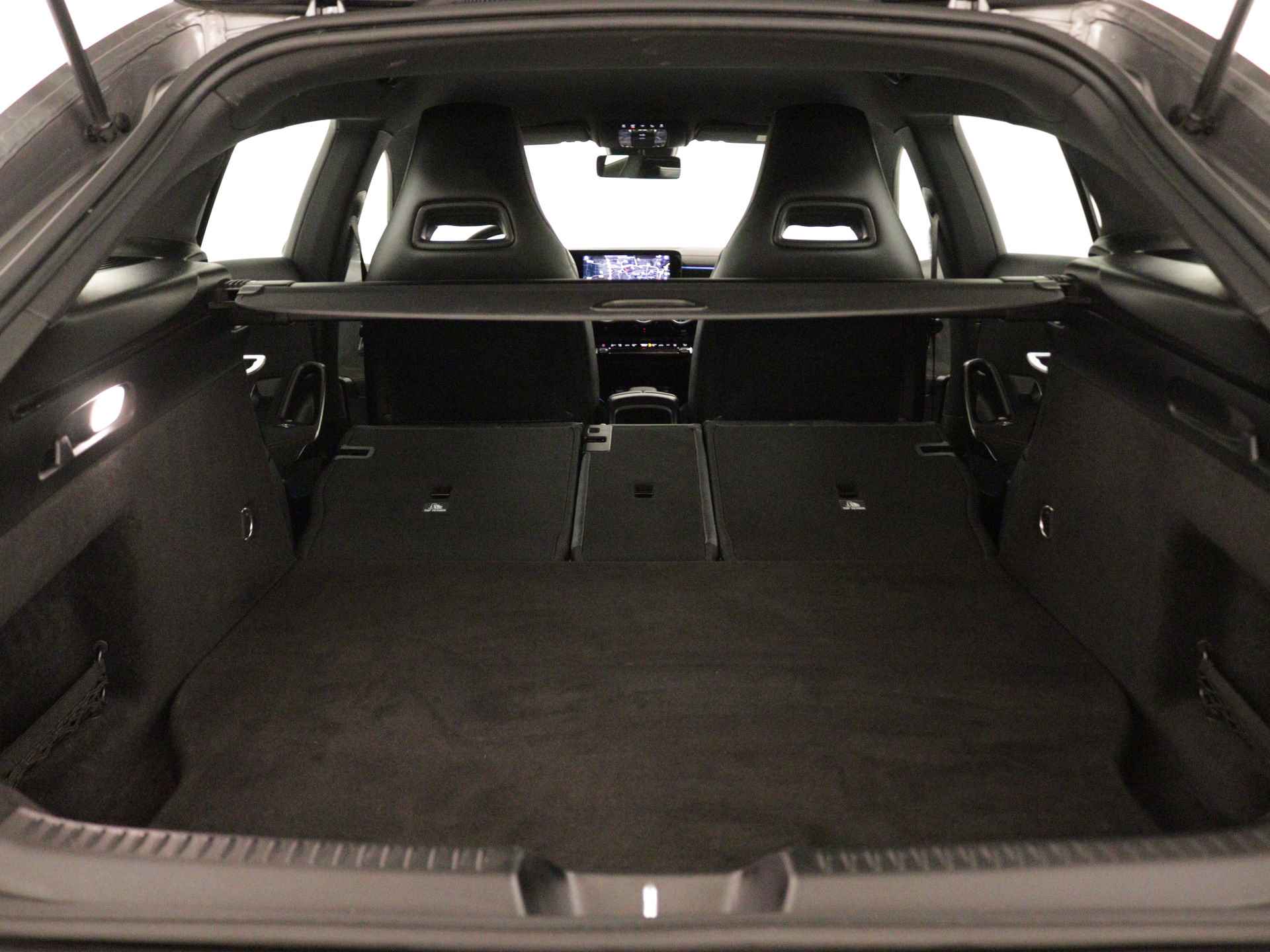 Mercedes-Benz CLA-Klasse 250 e Shooting Brake AMG | Sfeerverlichting | Stoelverwarming | LED | DAB | Parkeerpakket met camera | Inclusief 24 maanden Mercedes-Benz Certified garantie voor Europa. - 34/38