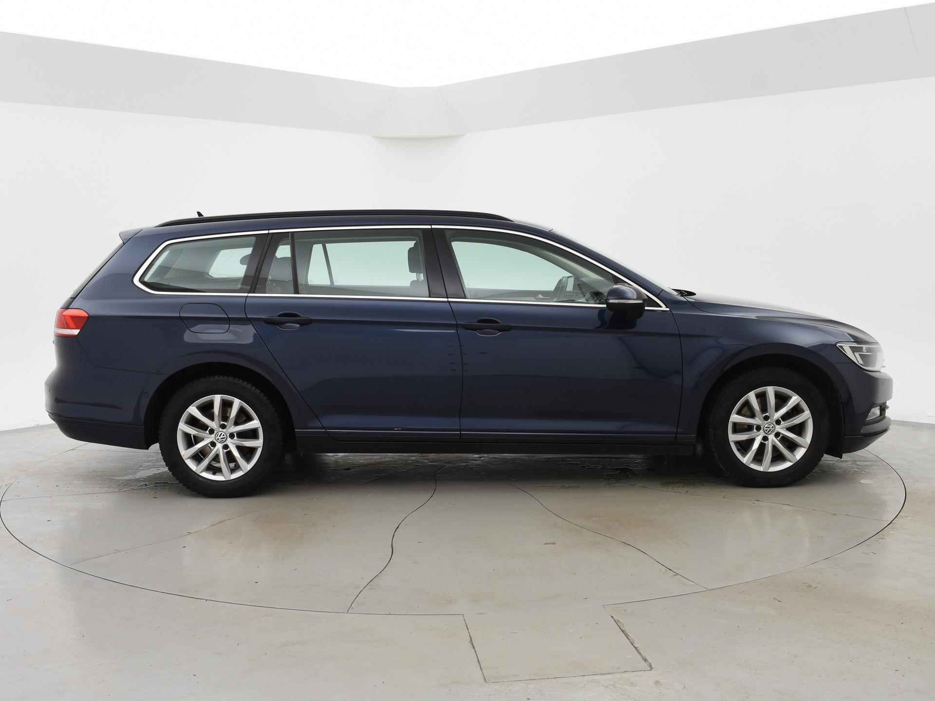 Volkswagen Passat Variant 1.6 TDI + ADAPTIVE CRUISE / CAMERA / TREKHAAK / NAVIGATIE - 12/52