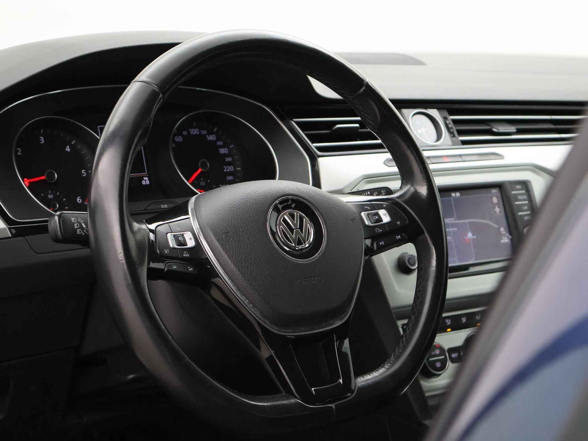 Volkswagen Passat Variant 1.6 TDI + ADAPTIVE CRUISE / CAMERA / TREKHAAK / NAVIGATIE - 22/52